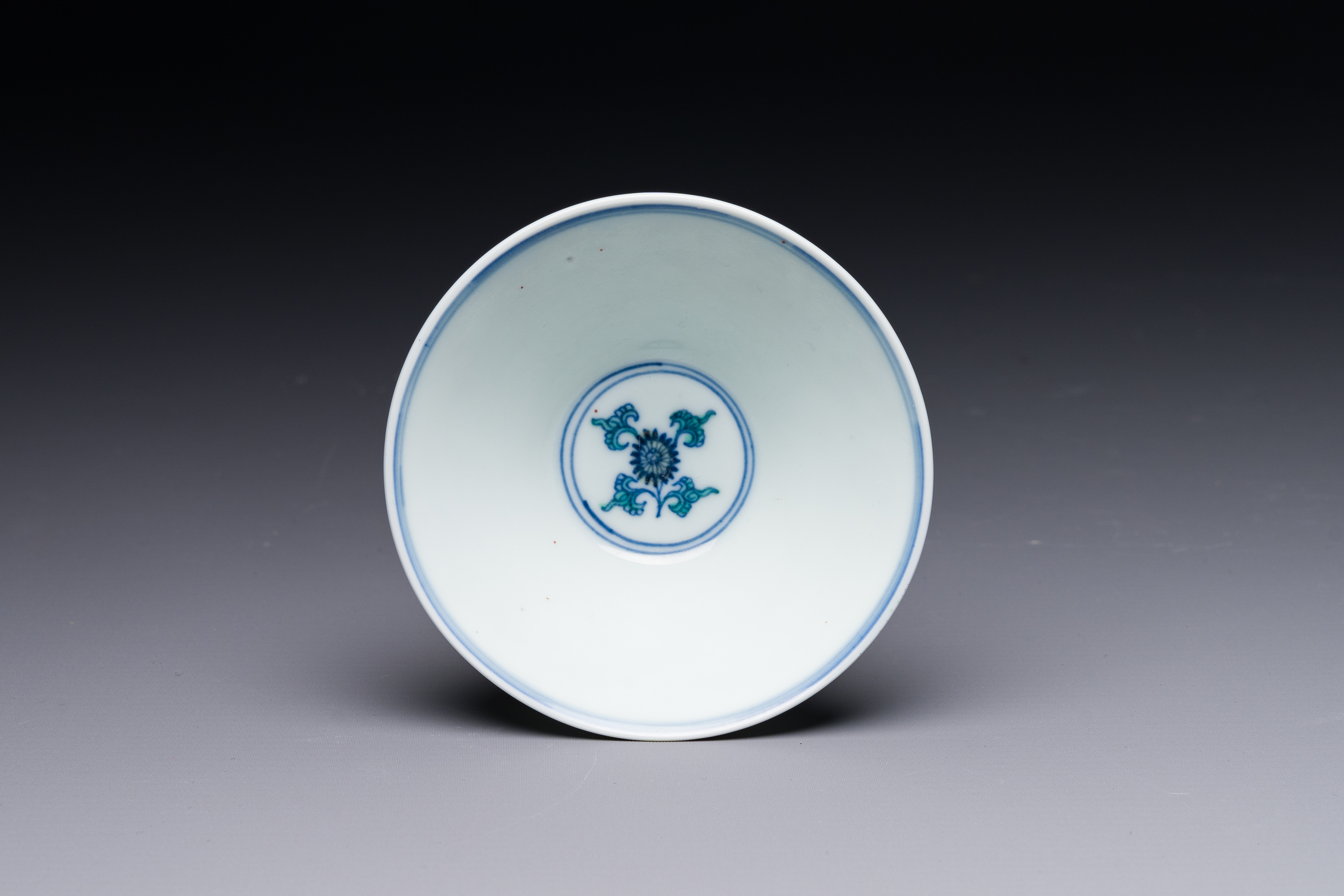 A Chinese doucai conical 'phoenixes' bowl, Chenghua mark, Kangxi/Yongzheng - Image 3 of 3