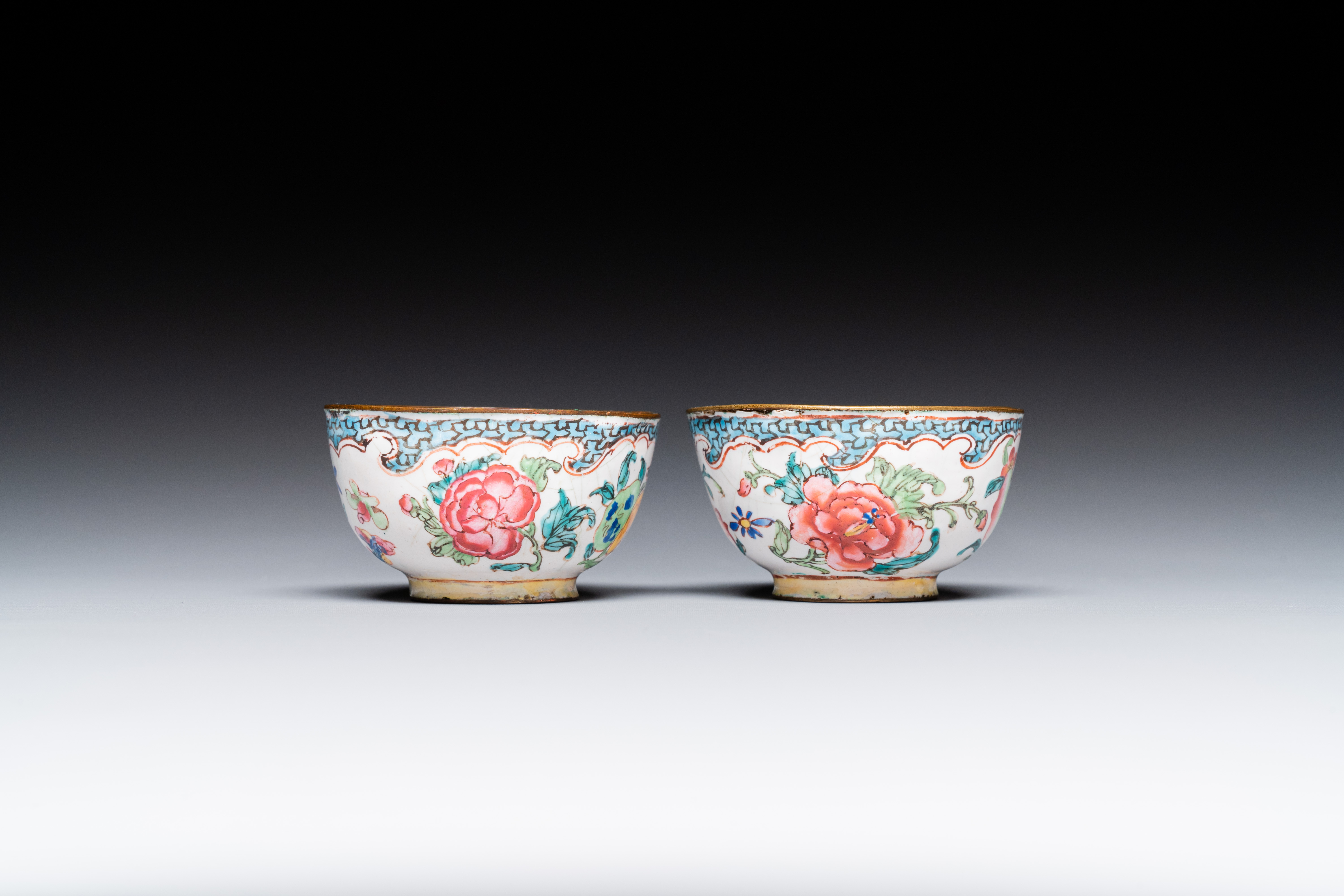 A pair of fine Chinese Canton enamel cups and three saucers with floral design, Yongzheng/Qianlong - Image 5 of 10