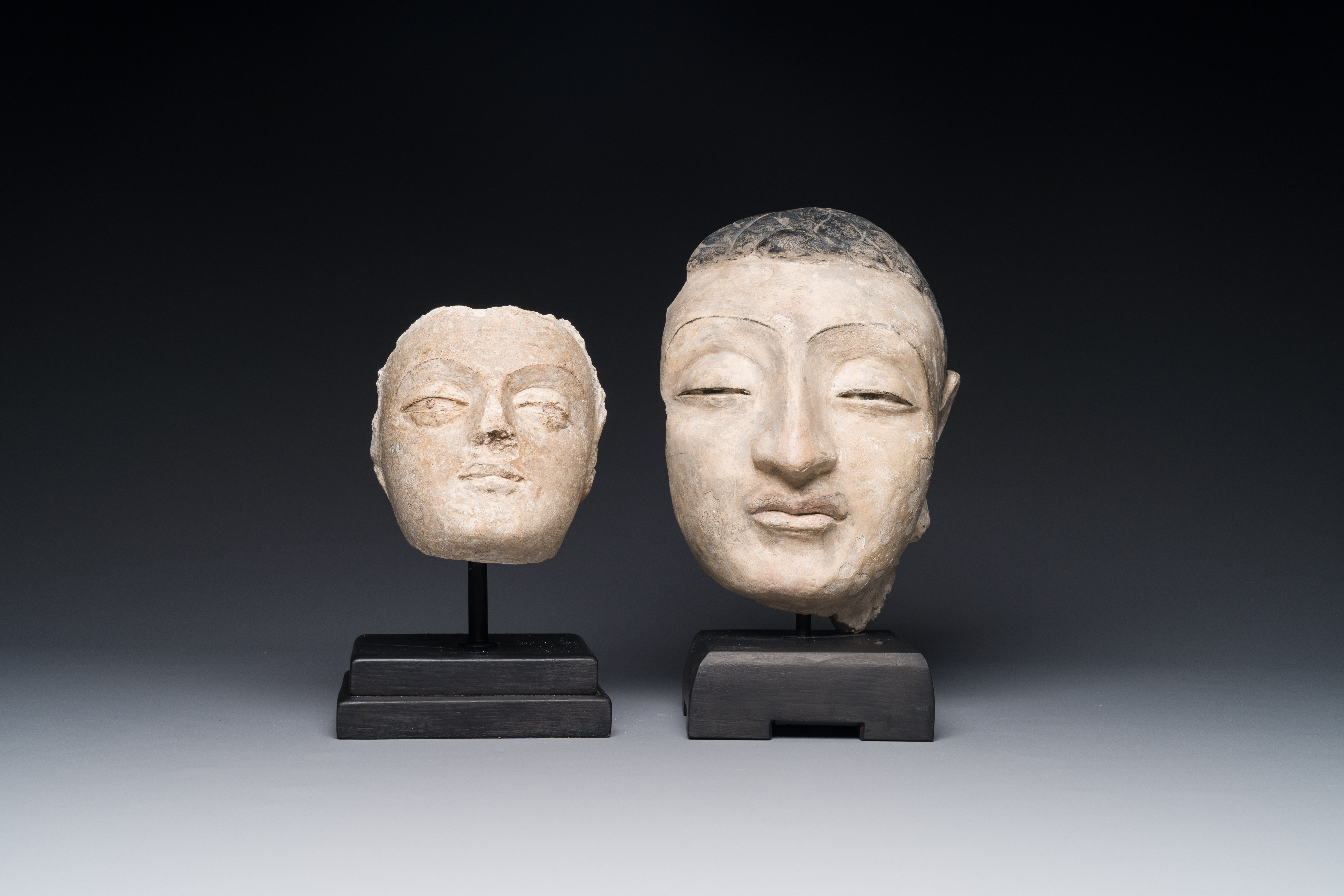 A Gandhara stucco head of Buddha and a rare stucco head of Buddha Skyamuni, 4th C. - Bild 5 aus 12