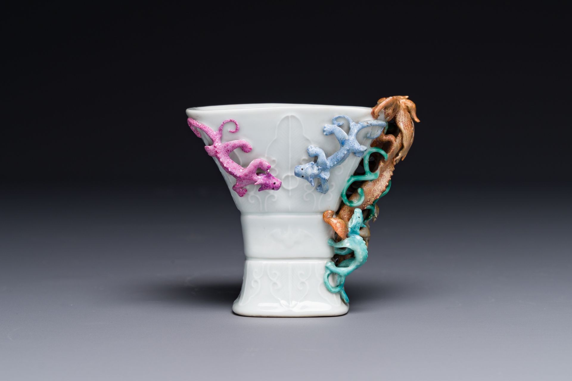 A Chinese archaistic famille rose cup in shape of a 'zun' with nine applied dragons, Qianlong/Jiaqin - Image 5 of 8