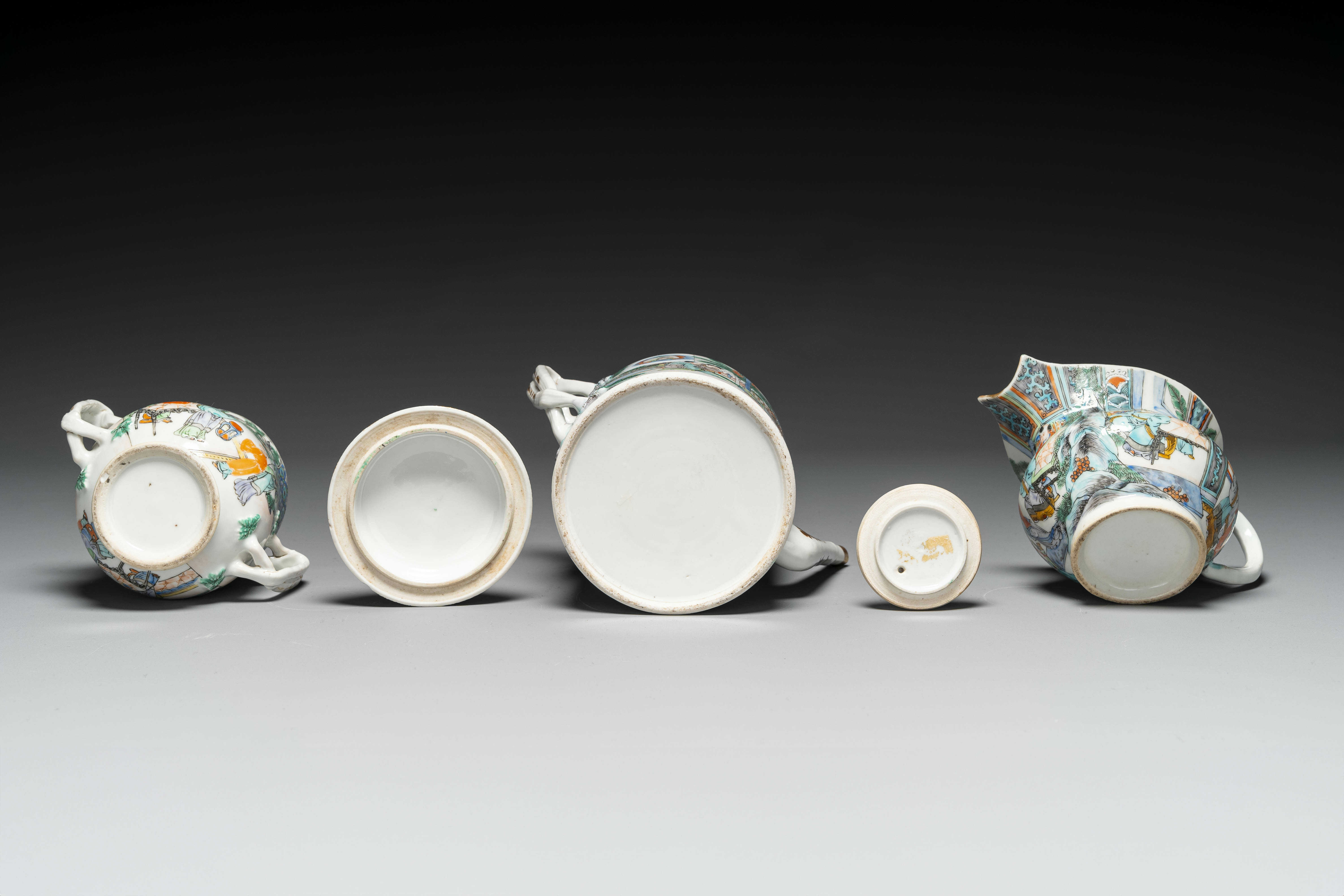 A rare Chinese Canton famille verte 27-piece tea service, 19th C. - Image 5 of 13