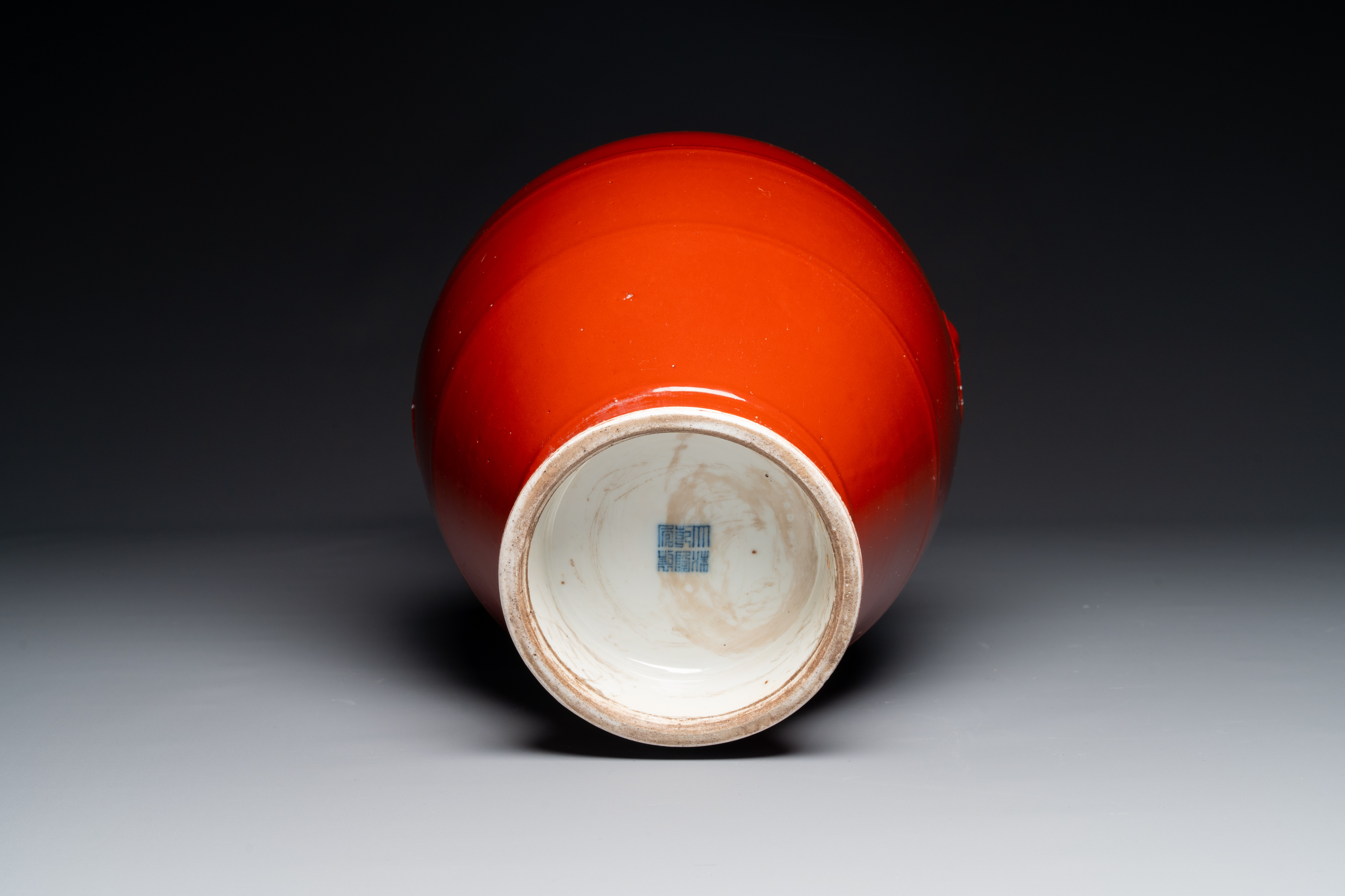 A Chinese monochrome red-glazed 'hu' vase, Qianlong mark, 19th C. - Image 6 of 6