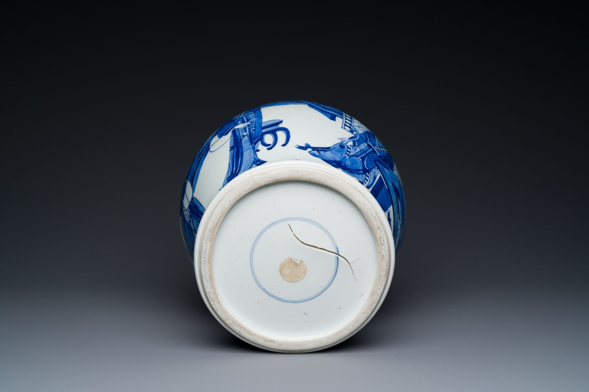 A Chinese blue and white 'Long Eliza' vase, Kangxi - Bild 7 aus 7