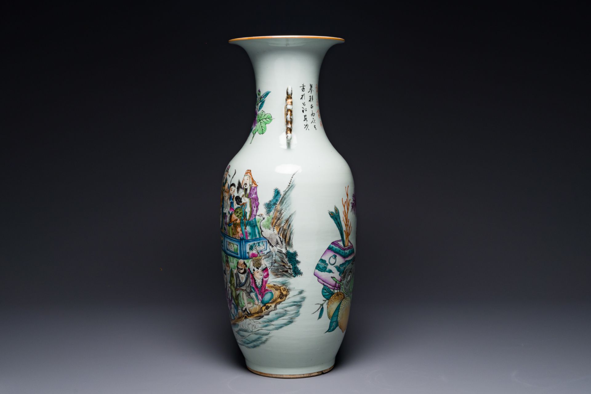 A Chinese famille rose vase, signed Pan Bintang æ½˜è‚‡å”, dated 1918 - Bild 2 aus 6