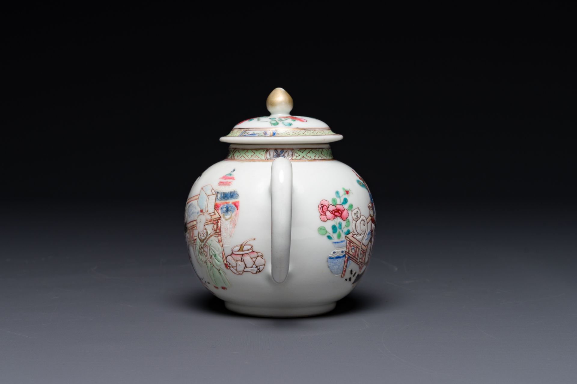 A fine Chinese famille rose teapot with a cat, lady and child, Yongzheng - Image 4 of 6