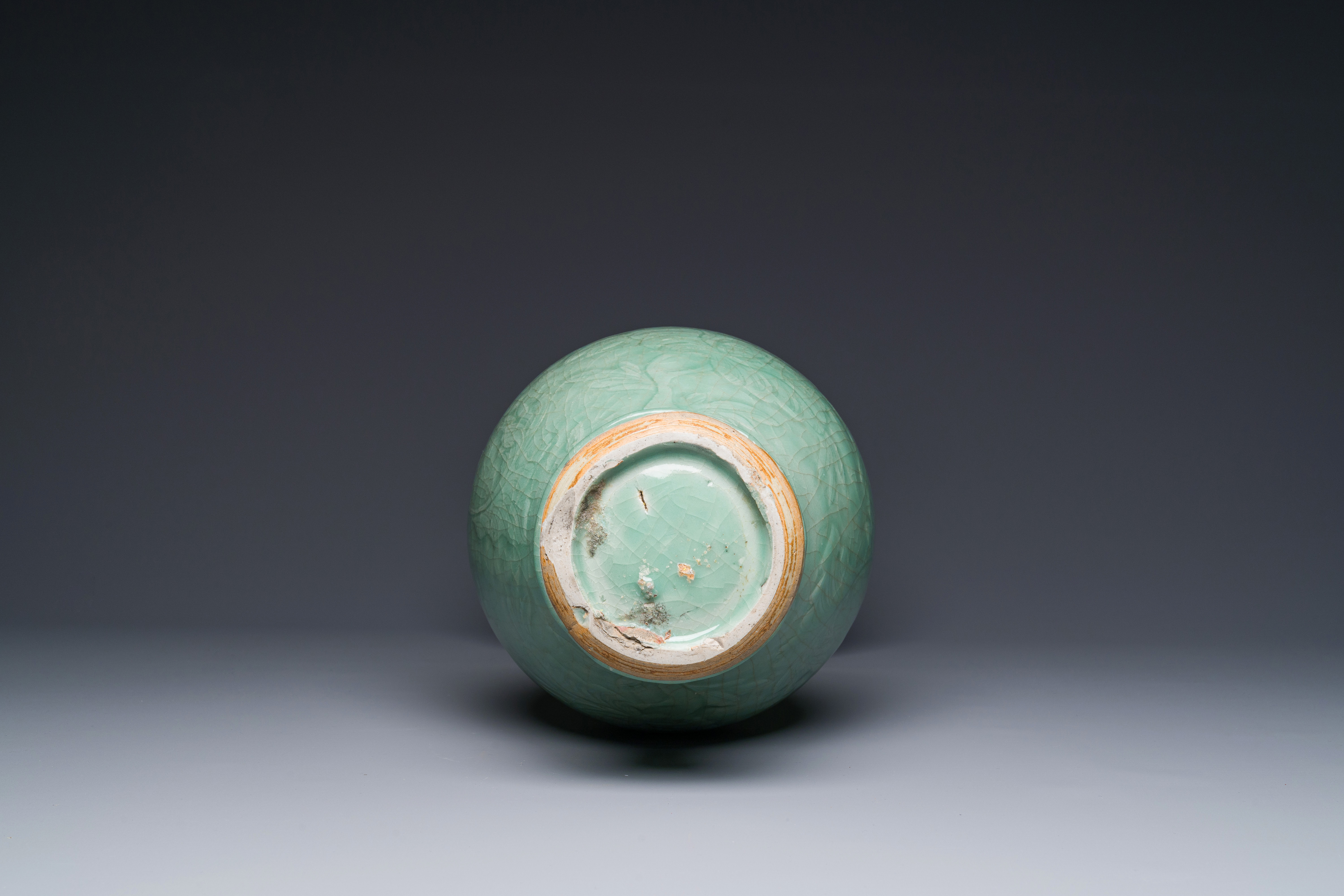 A Chinese Longquan celadon baluster vase with anhua floral design, Ming - Image 6 of 6