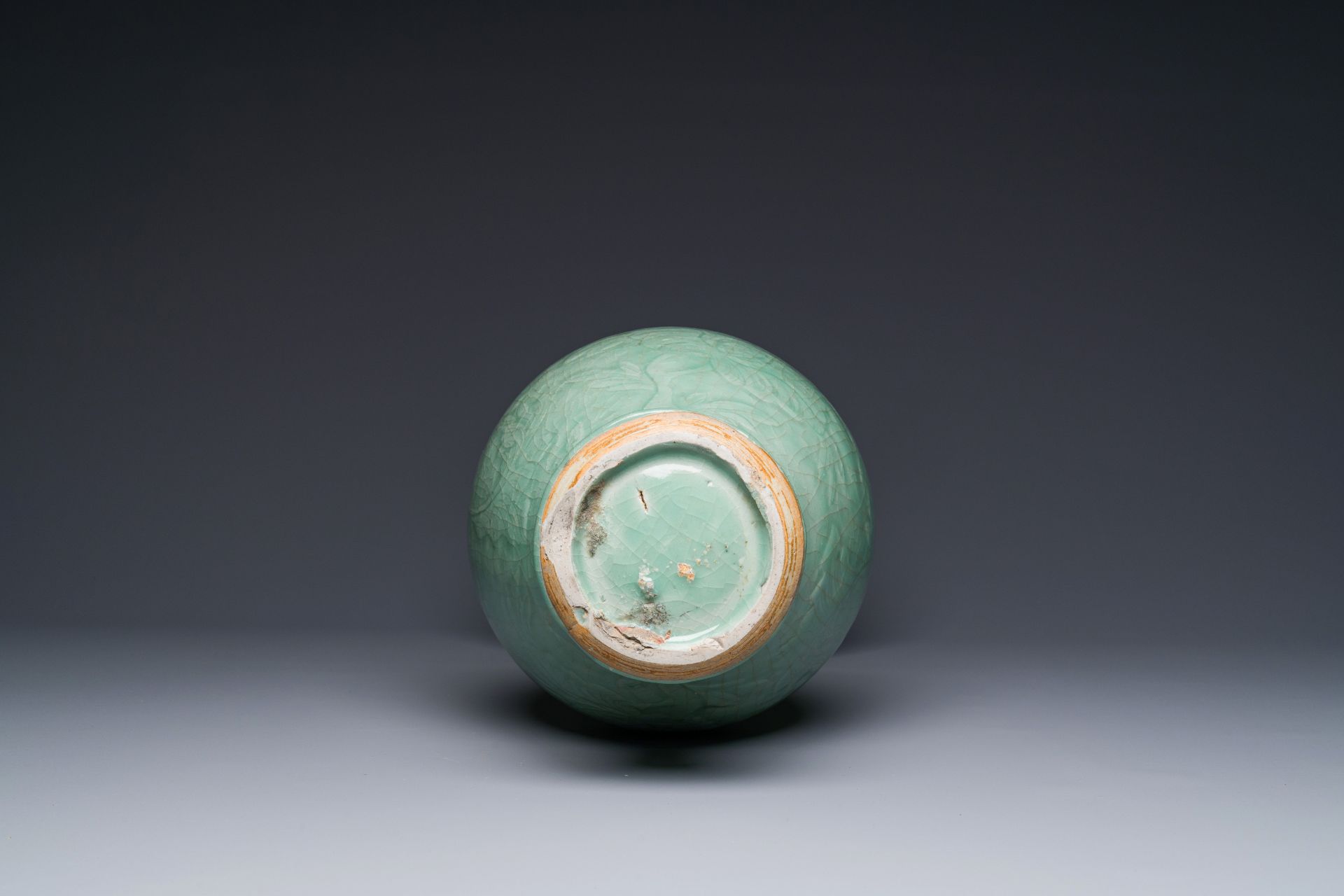 A Chinese Longquan celadon baluster vase with anhua floral design, Ming - Image 6 of 6