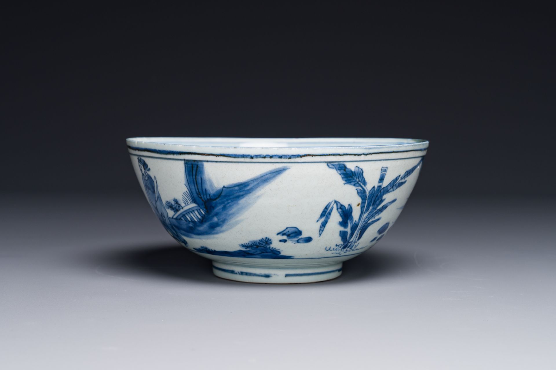 A Chinese blue and white bowl with figures in a landscape, Chenghua mark, Chongzhen - Bild 2 aus 5