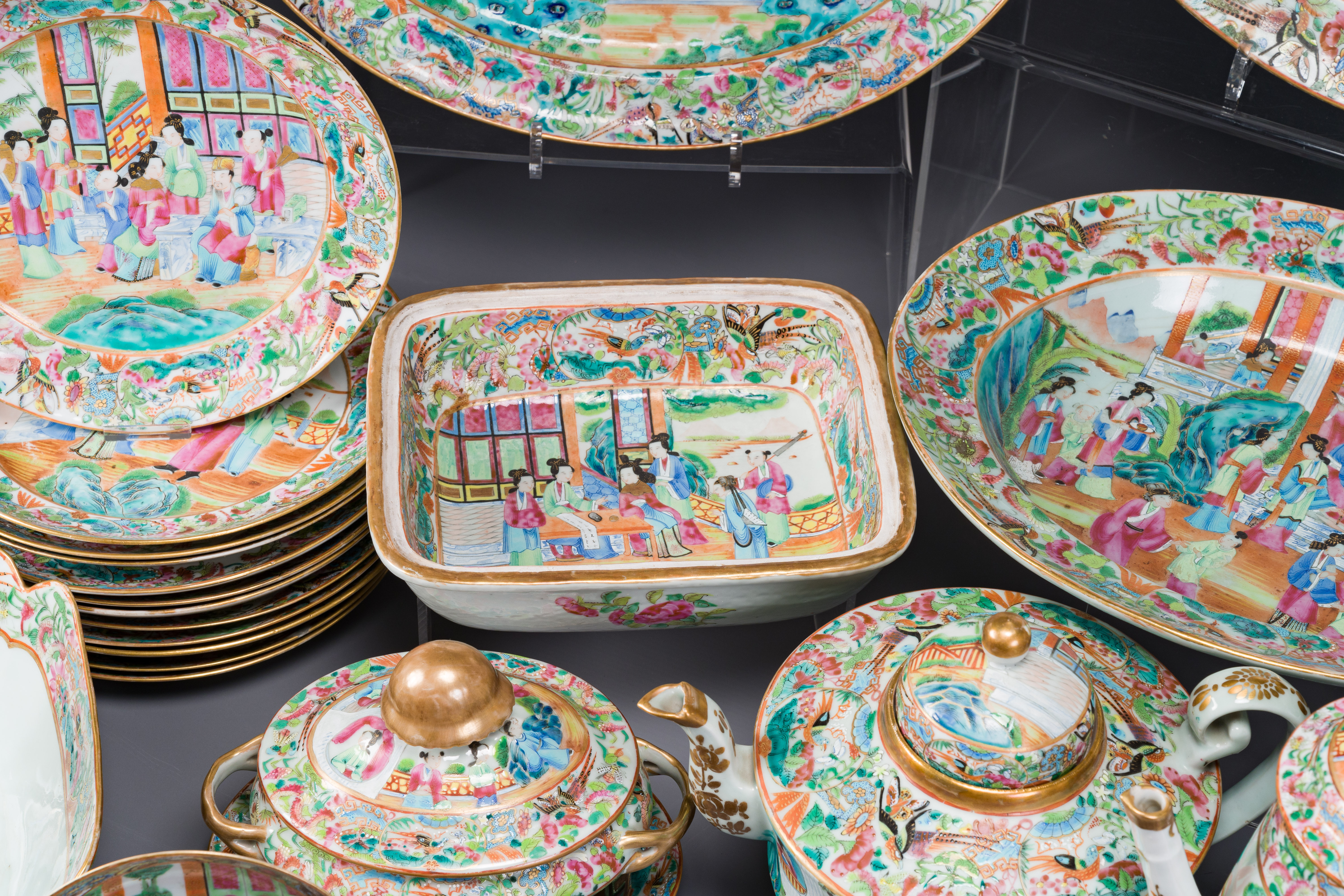 A very extensive Chinese Canton famille rose 81-piece dinner service, 19th C. - Image 5 of 11