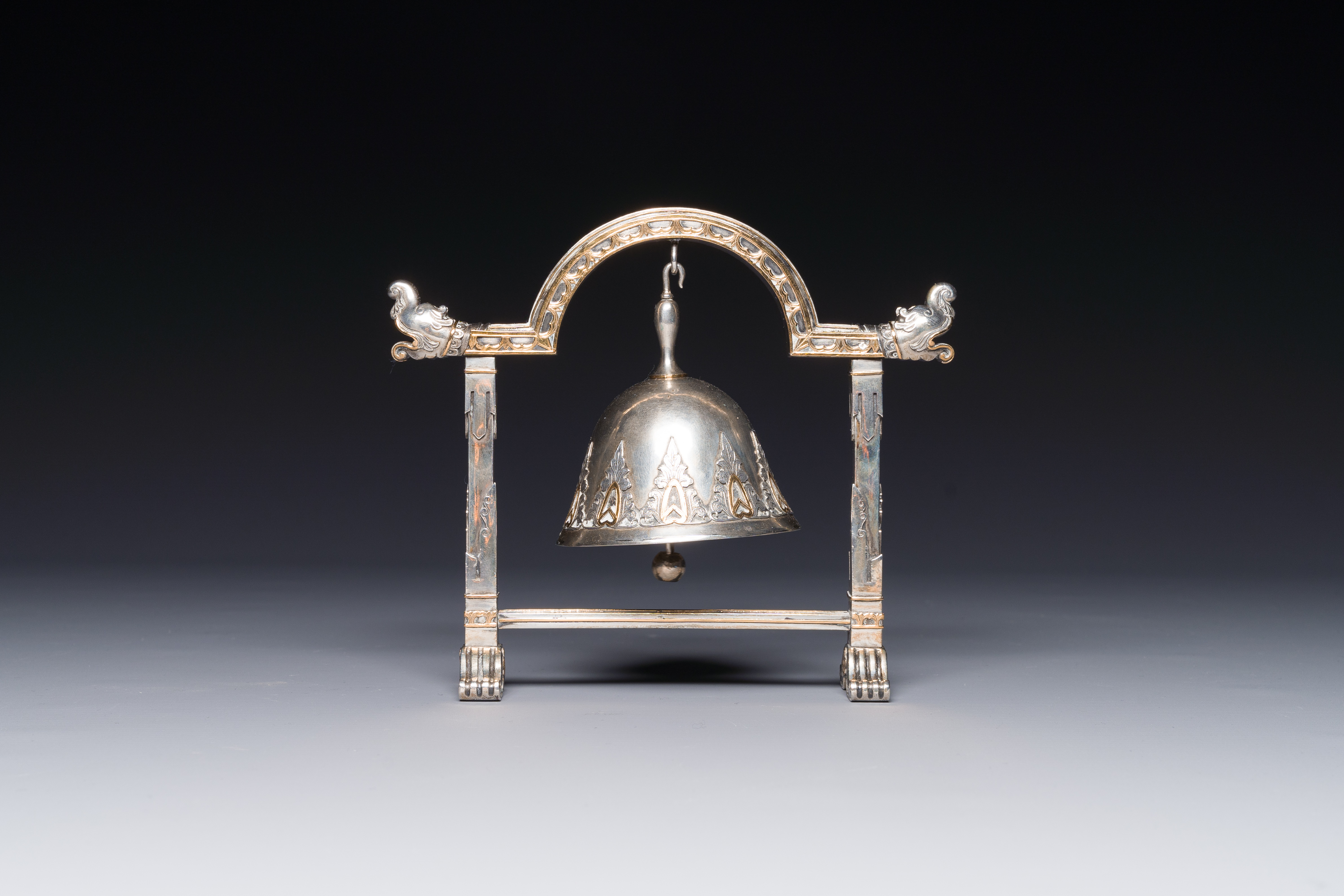 A fine parcel-gilt silver table bell or miniature gong, Southeast Asia, early 20th C. - Image 6 of 12