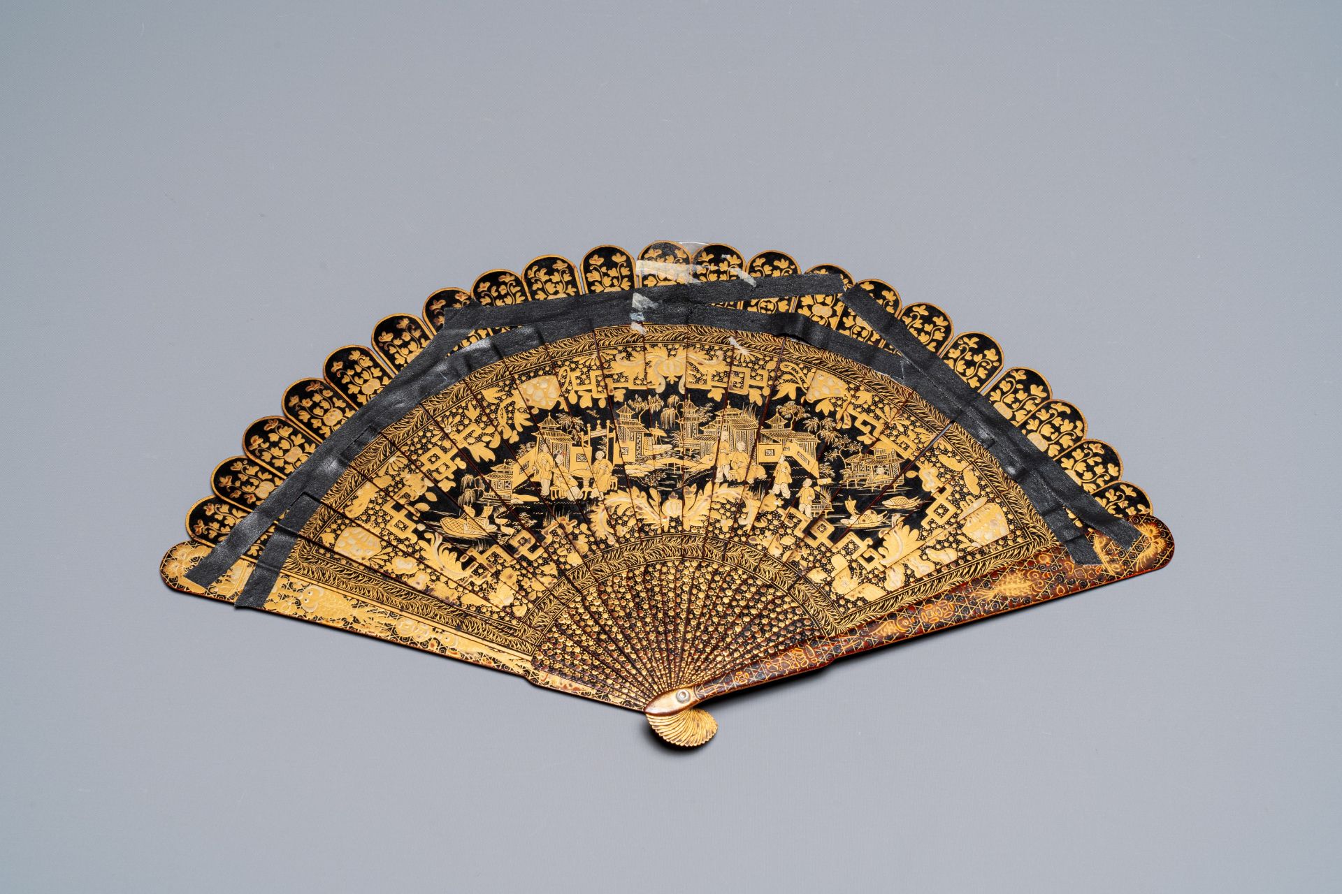 A large Chinese Canton gilt black lacquer tray, thee boxes and a fan, 19th C. - Image 5 of 17