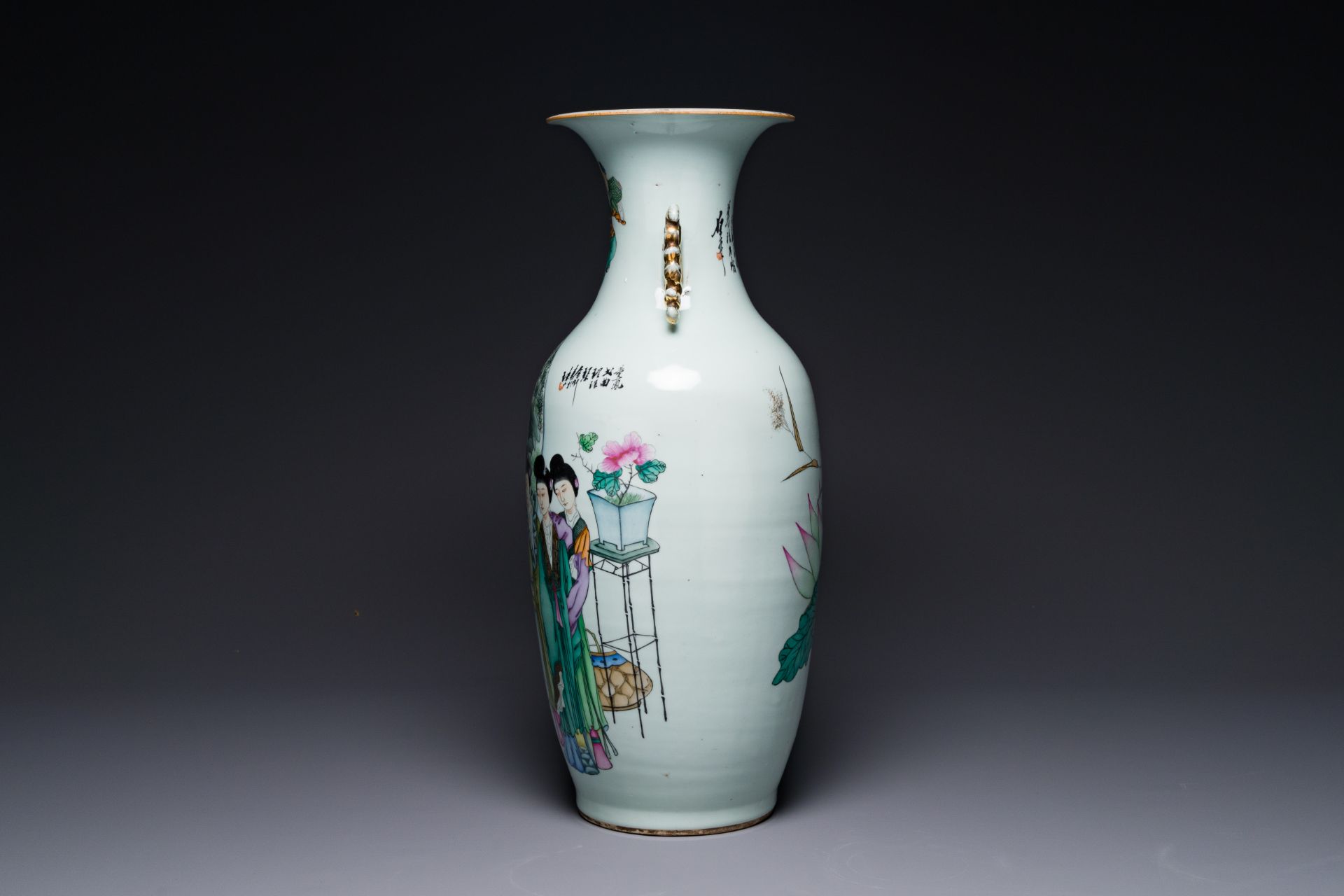 A Chinese famille rose vase, Yu Zhao ä½™é’Š signed, 19/20th C. - Bild 2 aus 6