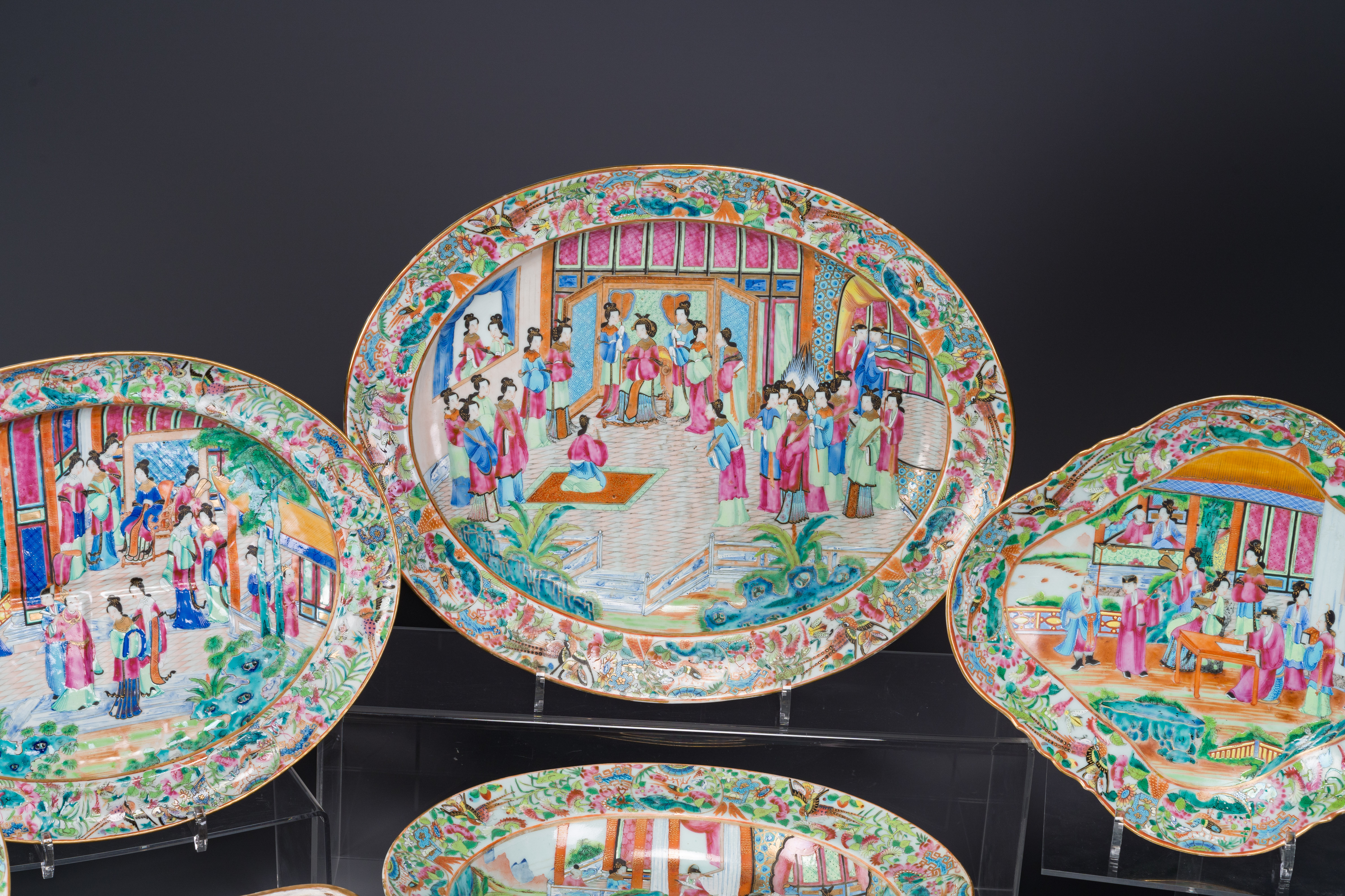 A very extensive Chinese Canton famille rose 81-piece dinner service, 19th C. - Image 4 of 11
