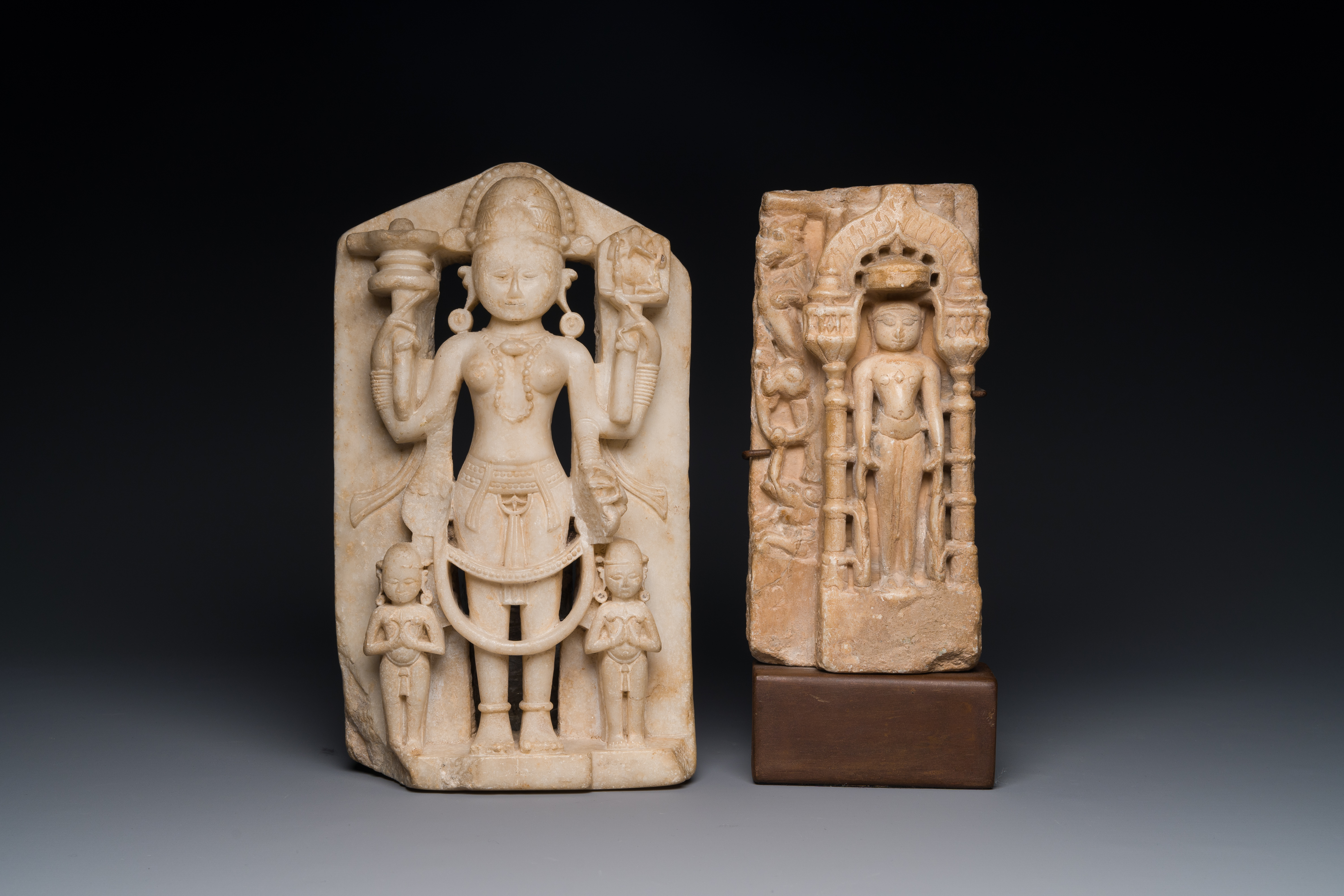 A white marble fragment of Parvati and a white marble fragment of Tirthankara, India, 12/13th C. - Image 2 of 9