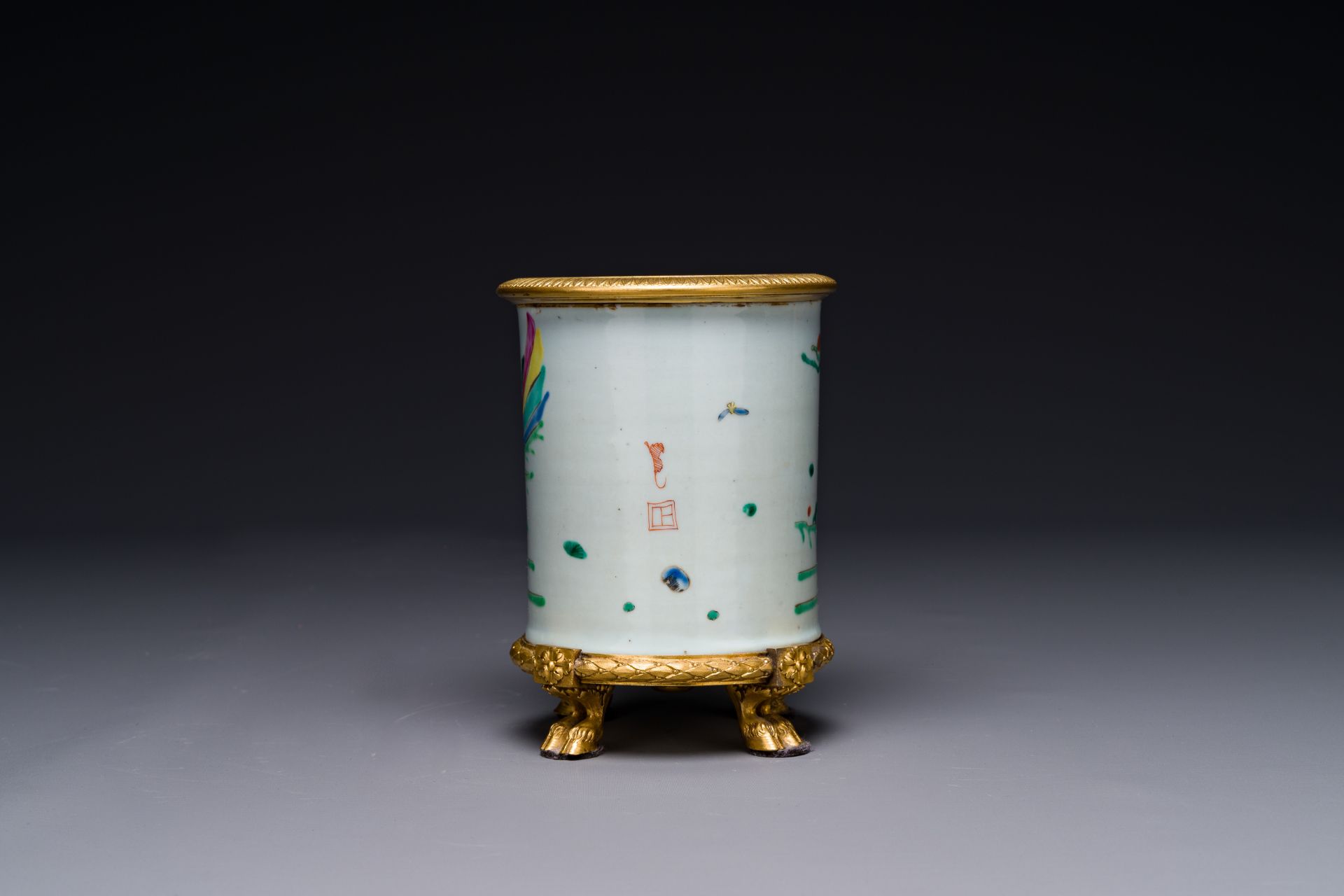 A Chinese famille rose 'Tao Yuanming é™¶æ·µæ˜Ž' brush pot with gilt bronze mounts, Yongzheng - Image 3 of 6