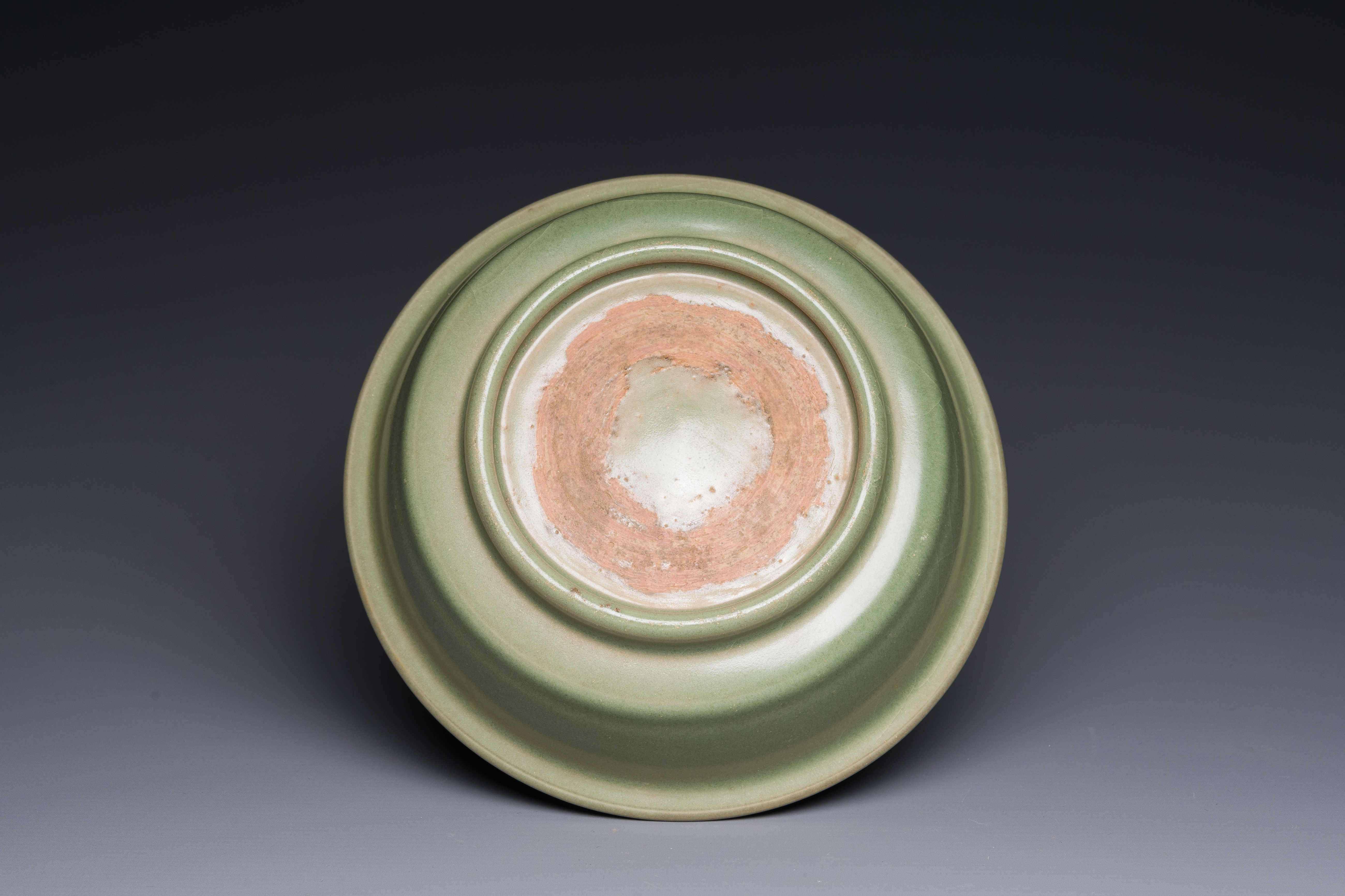 A Chinese Longquan celadon brush washer with anhua 'fish' design, Yuan/Ming - Image 5 of 5