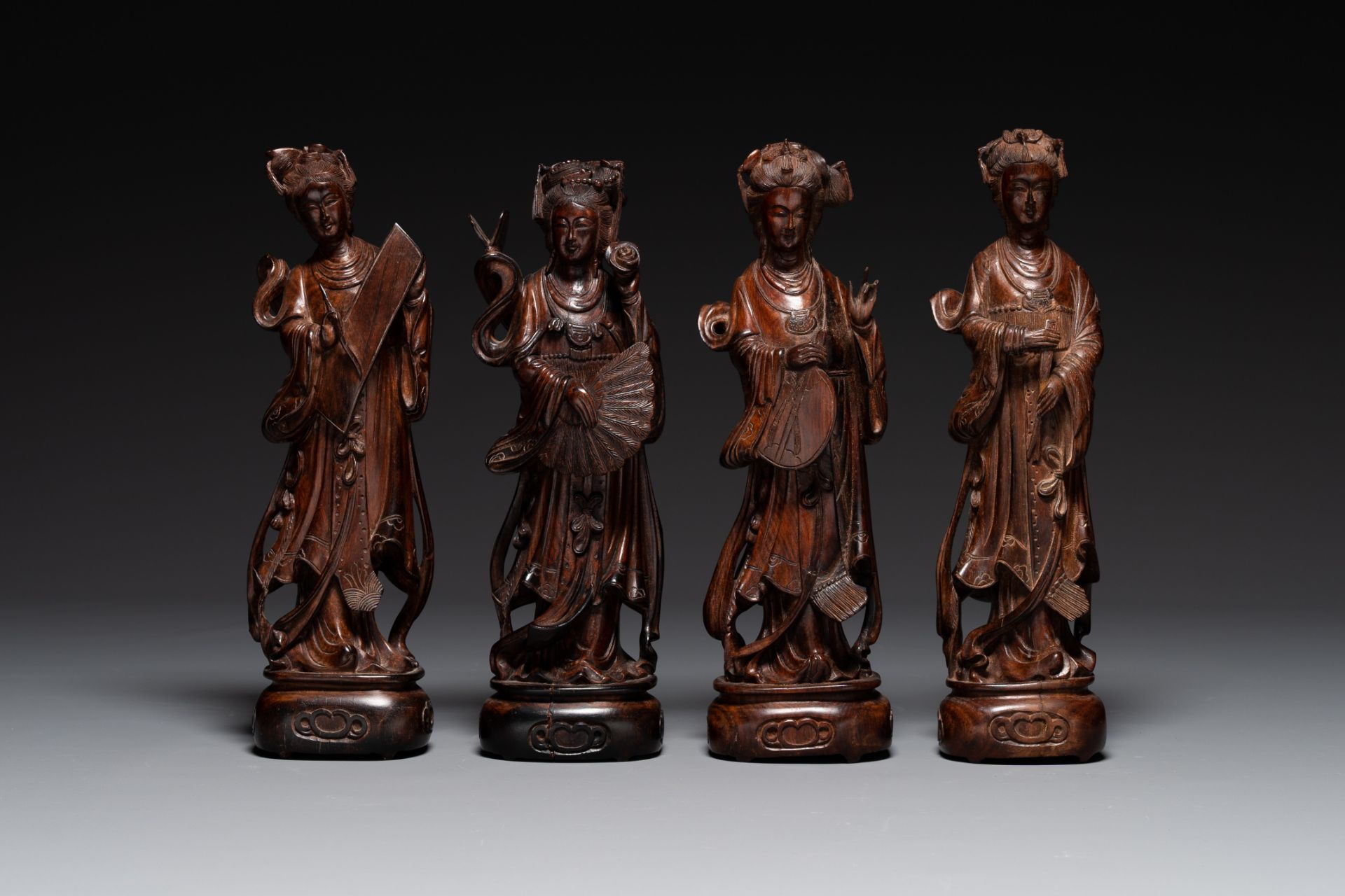 Eight Chinese wooden sculptures of female deities, 19th C. - Bild 2 aus 7
