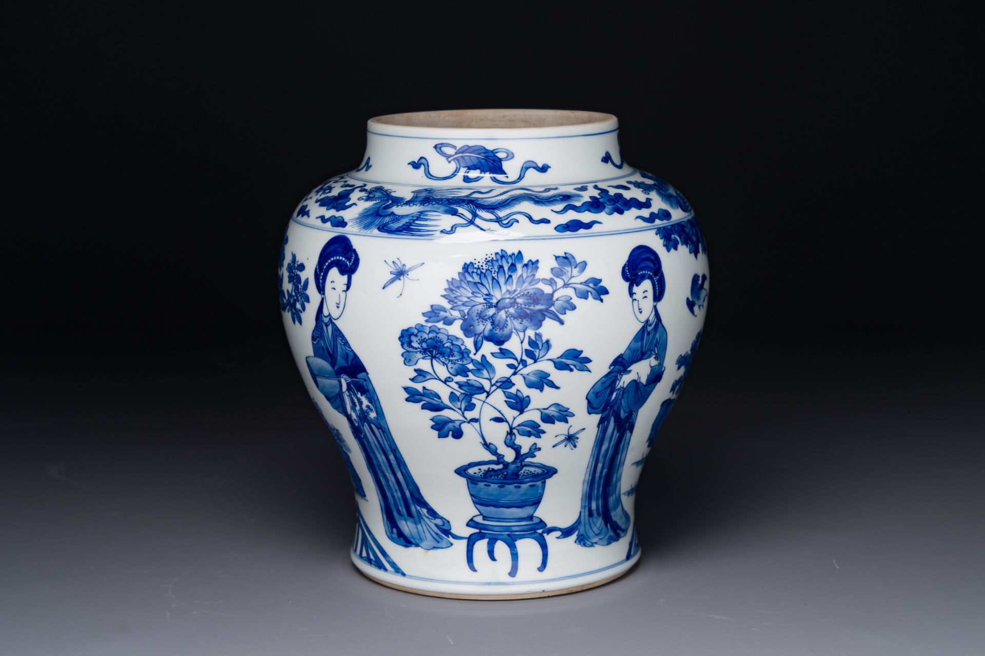 A Chinese blue and white 'Long Eliza' vase, Kangxi - Image 4 of 7