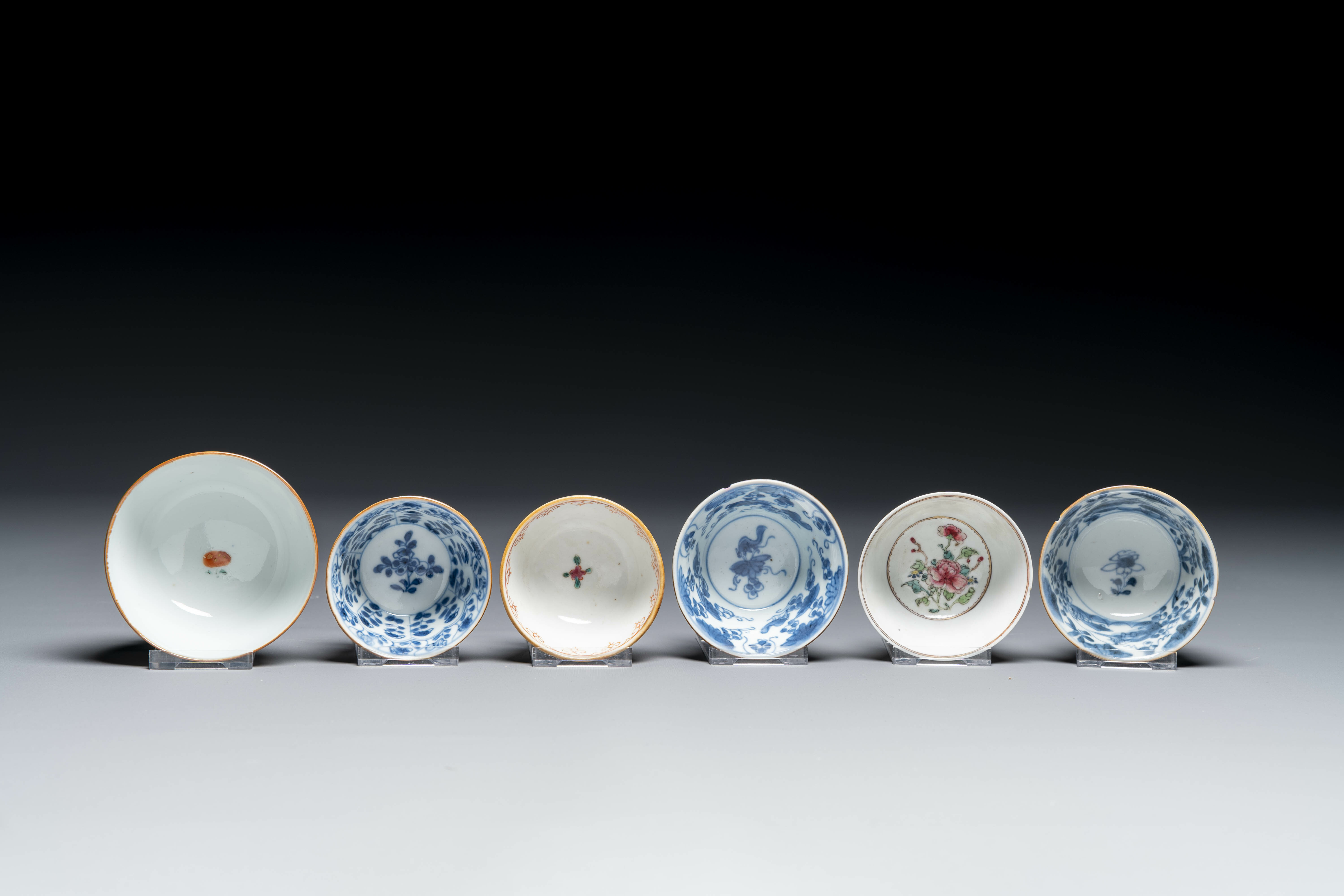 A varied collection of Chinese blue and white, famille rose and Imari-style porcelain, Yongzheng/Qia - Image 10 of 14