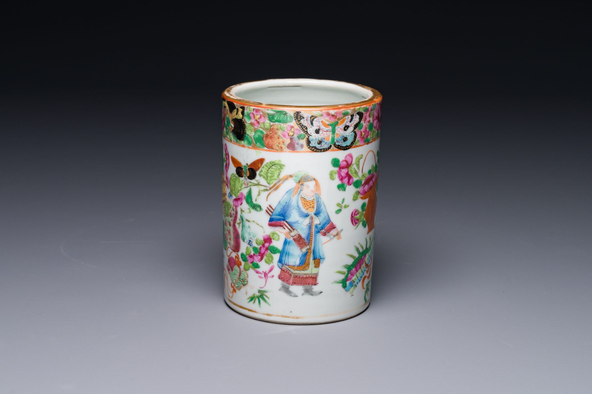 A Chinese Canton famille rose 'Wu Shuang Pu' brush pot, 19th C.