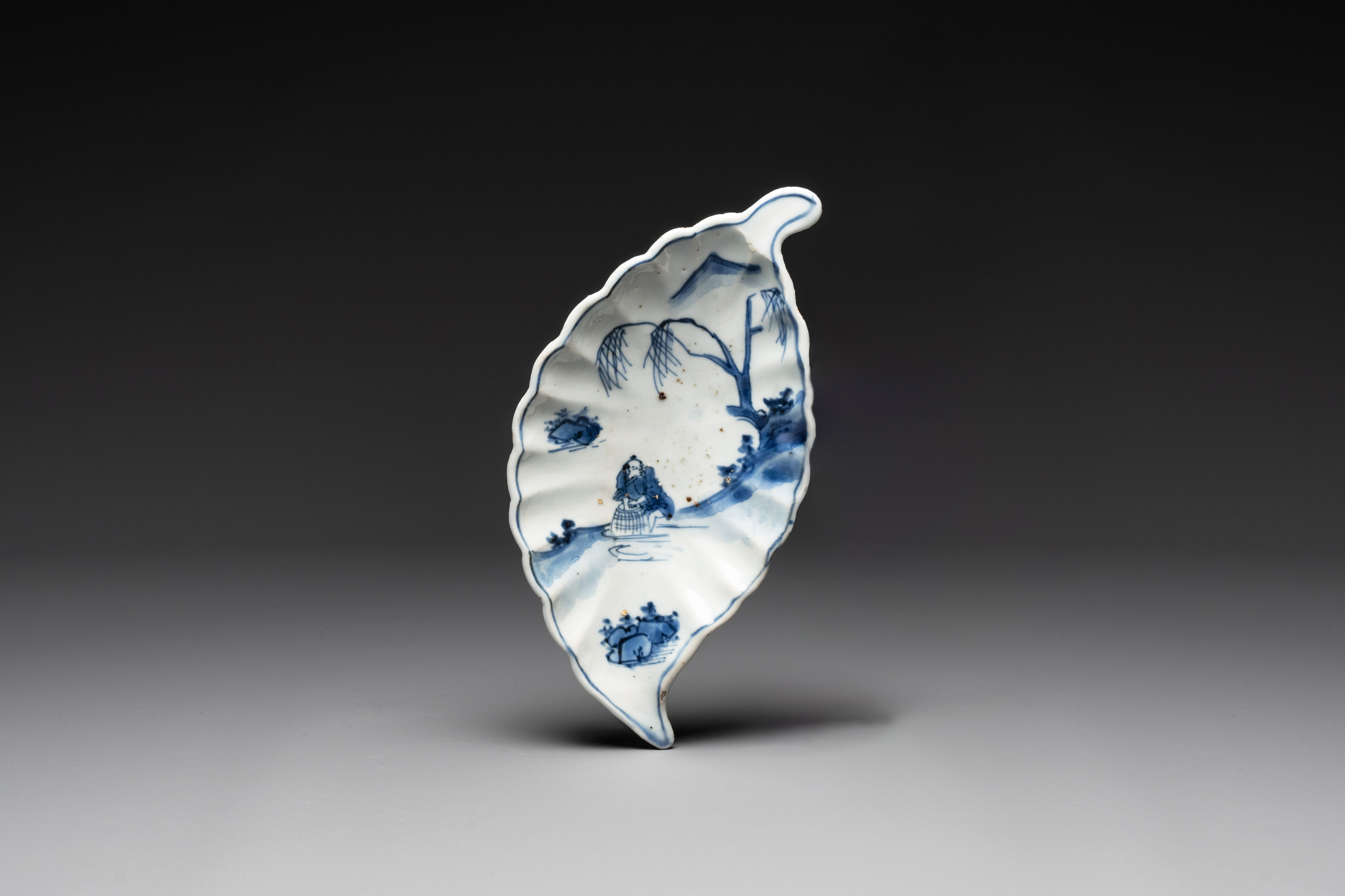 A rare Chinese blue and white leaf-shaped ko-sometsuke dish for the Japanese market, Tianqi