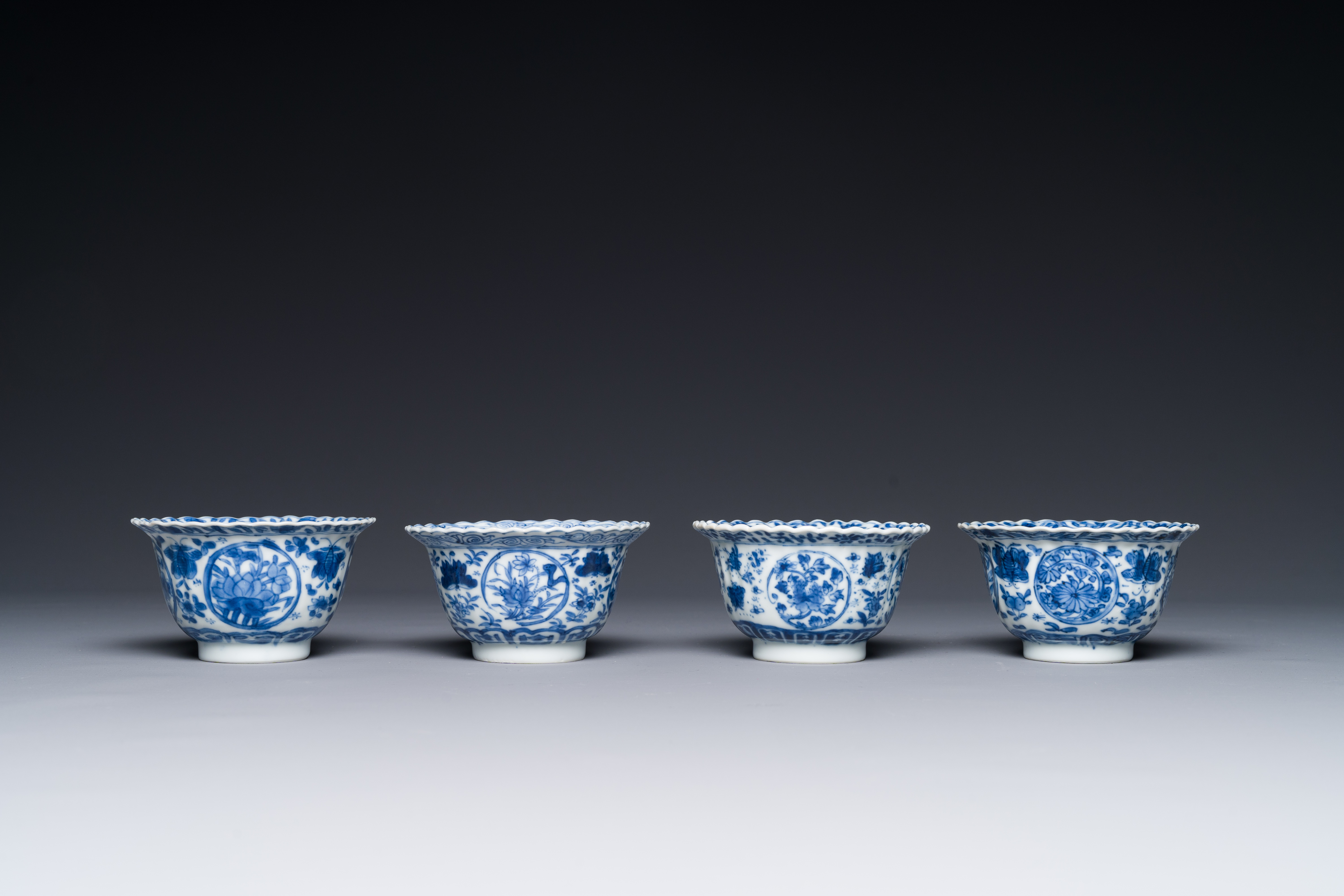 Ten Chinese blue and white cups and fourteen saucers with floral decor, lingzhi mark, Kangxi - Image 5 of 6