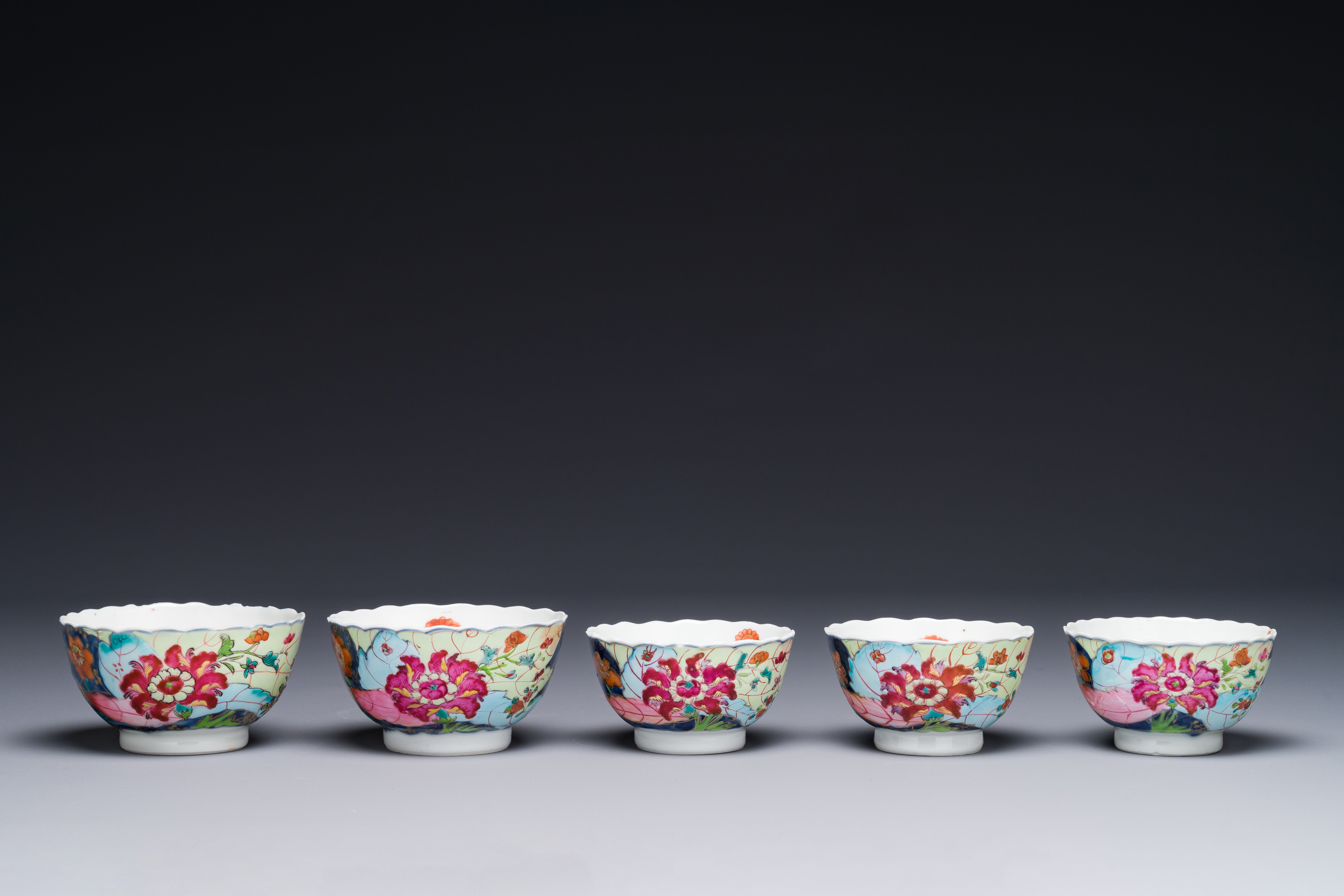 A collection of seven pieces of Chinese famille rose 'tobacco leaf' wares, Qianlong - Image 5 of 7