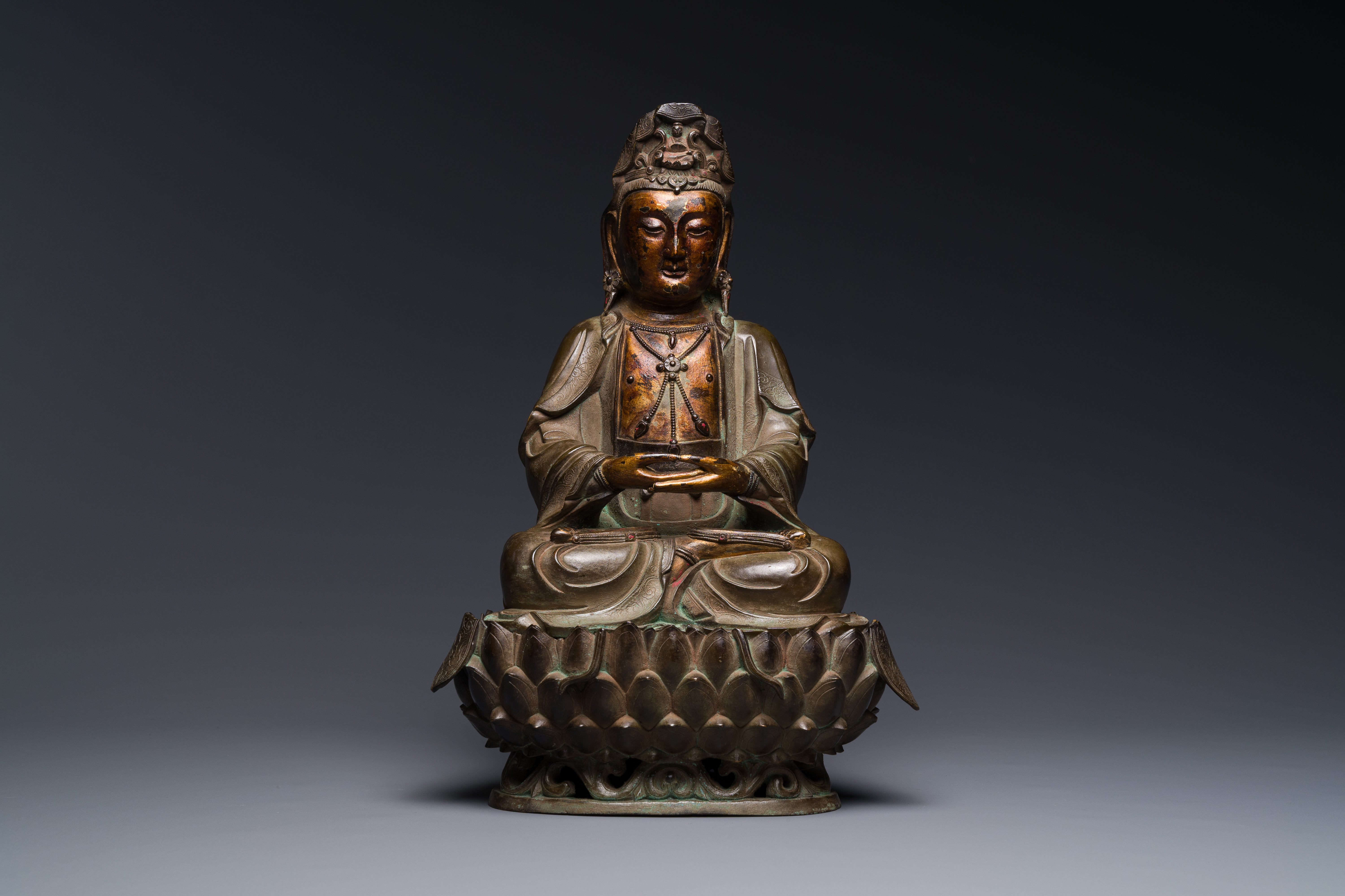 A fine Chinese partly lacquered and gilt bronze sculpture of Bodhisattva on lotus throne, Ming - Image 2 of 7