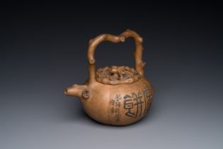 A Chinese inscribed Yixing stoneware teapot and cover, Shuan Sheng æ “ç”Ÿ mark, Republic