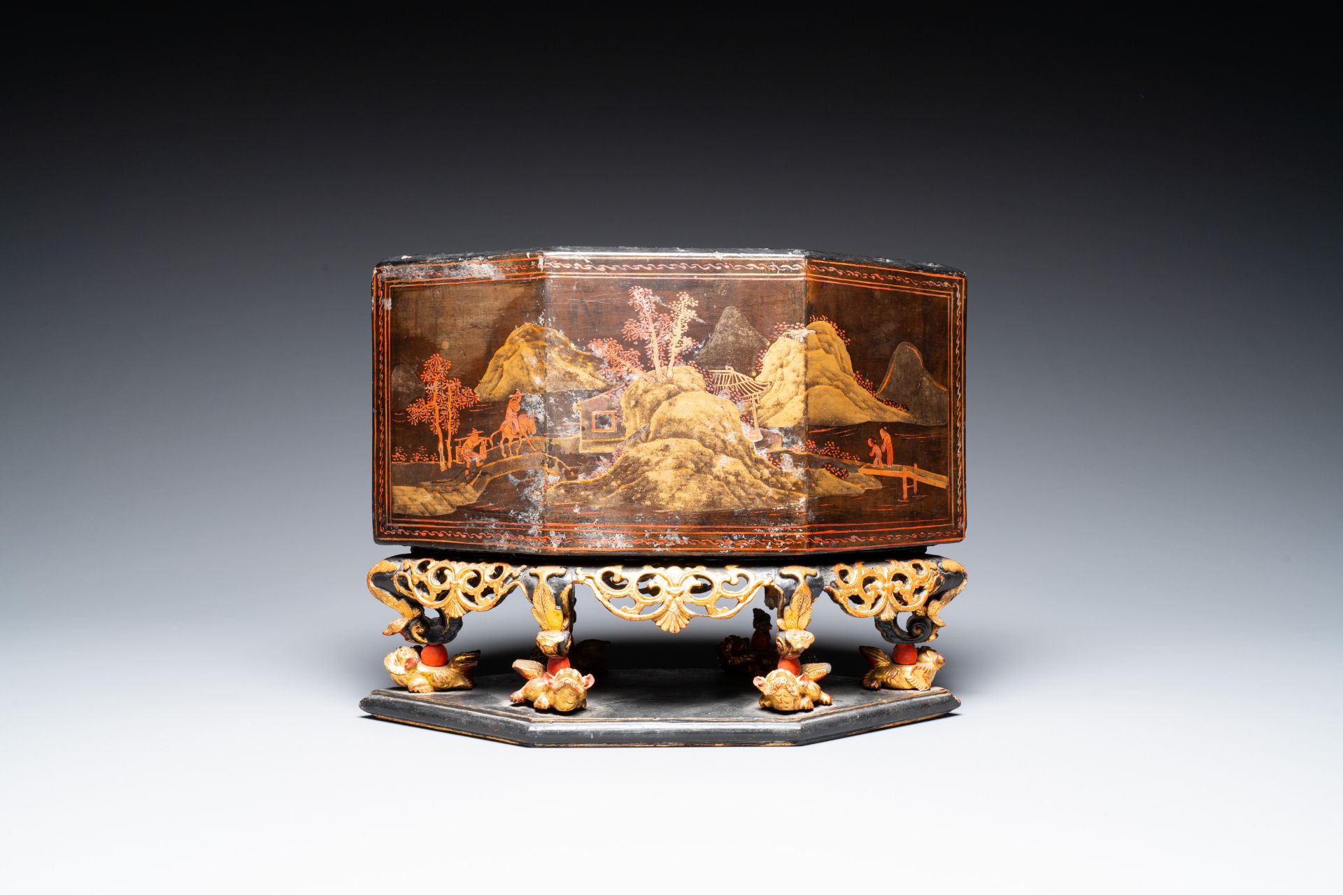 A Chinese gilt lacquer altar piece or 'chanab' for the Straits or Peranakan market, 19/20th C. - Image 3 of 13