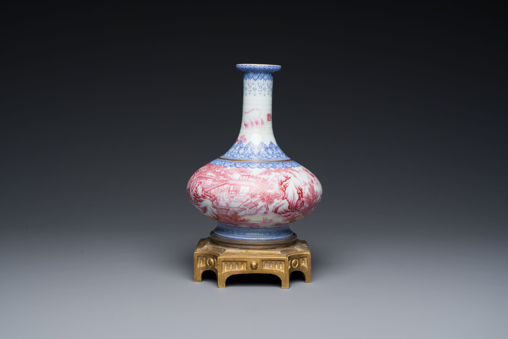 A Chinese blue-and-puce-enamelled bottle vase with a gilt bronze mount, 20th C. - Bild 2 aus 6