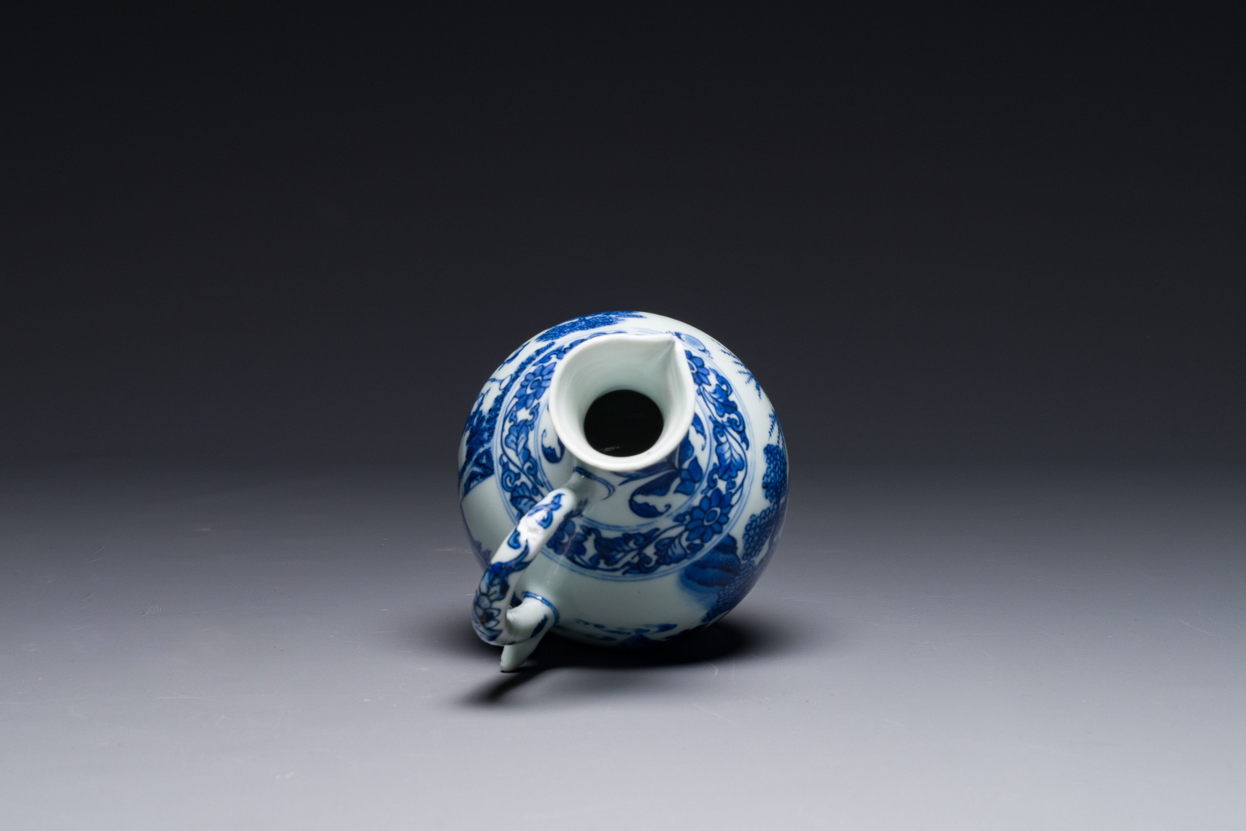 A Chinese blue and white ewer with figures in a landscape, Transitional period - Image 5 of 6