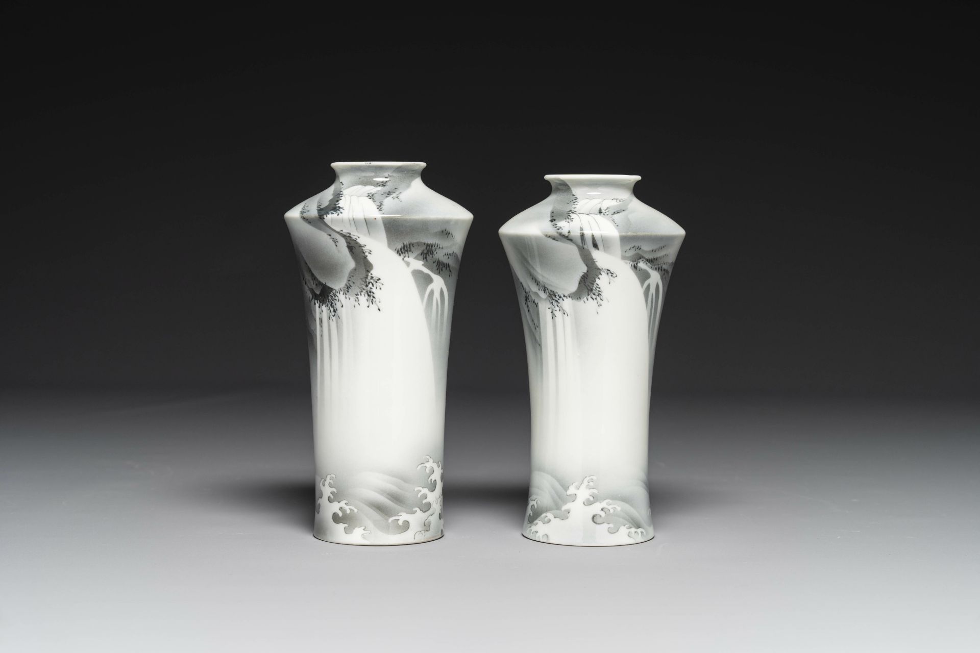 Nishiura Enji (1856-1914): A pair of Japanese â€˜waterfallâ€™ vases, 19/20th C.