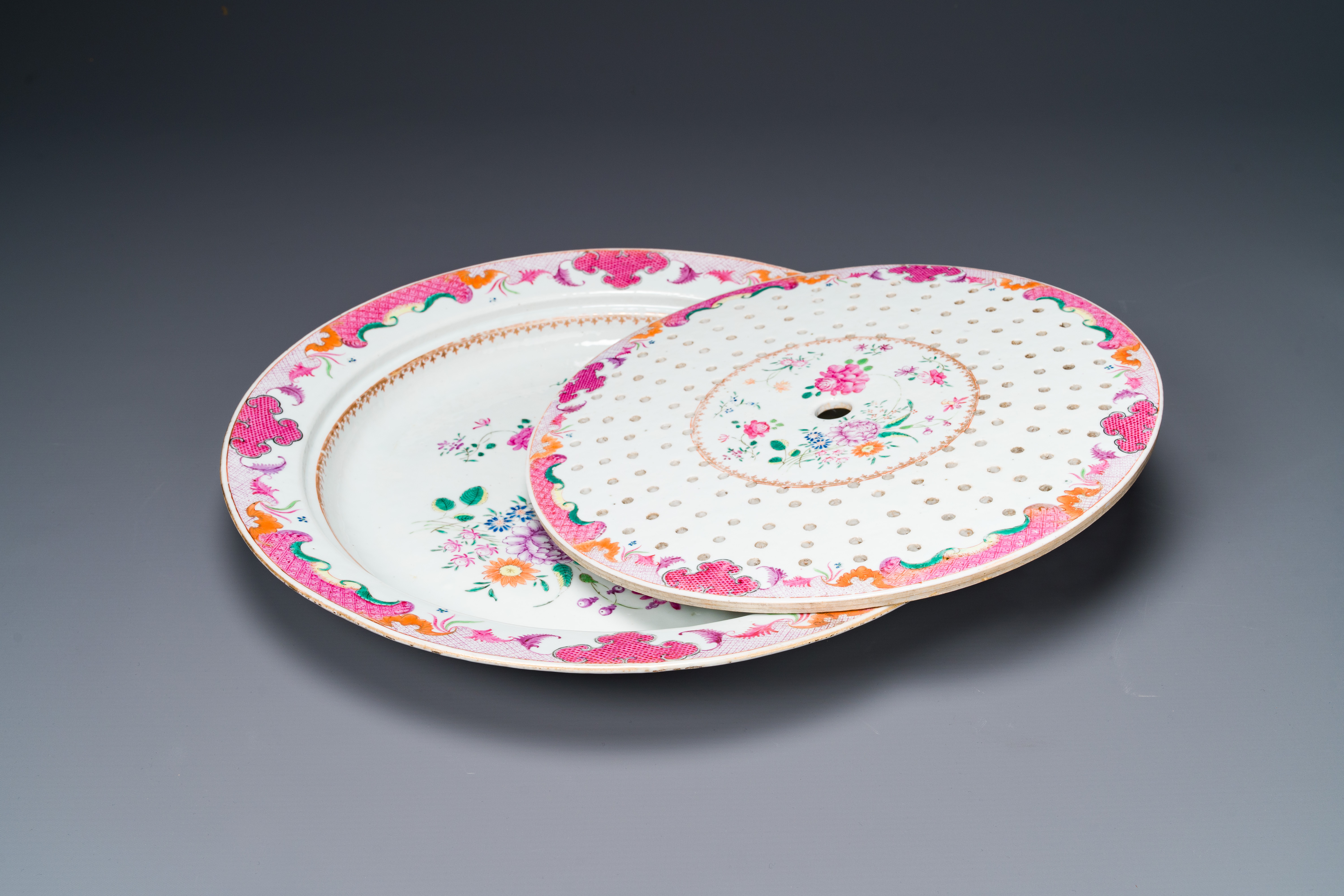 A large Chinese famille rose dish with strainer with floral design, Qianlong