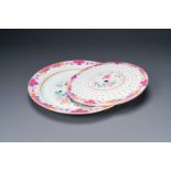 A large Chinese famille rose dish with strainer with floral design, Qianlong