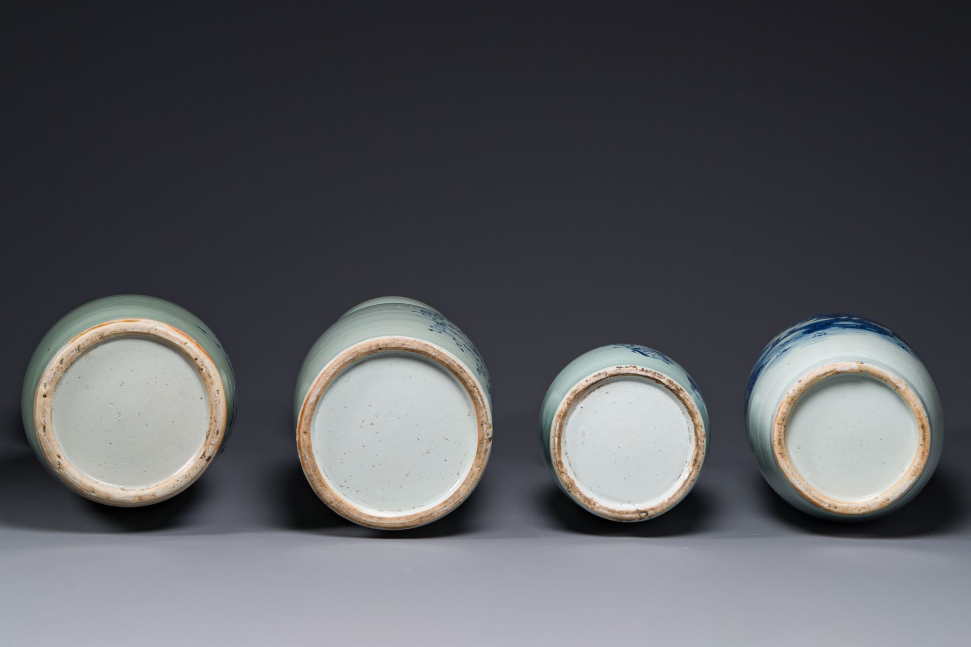 Four Chinese celadon-ground blue and white vases, 19th C. - Bild 6 aus 6