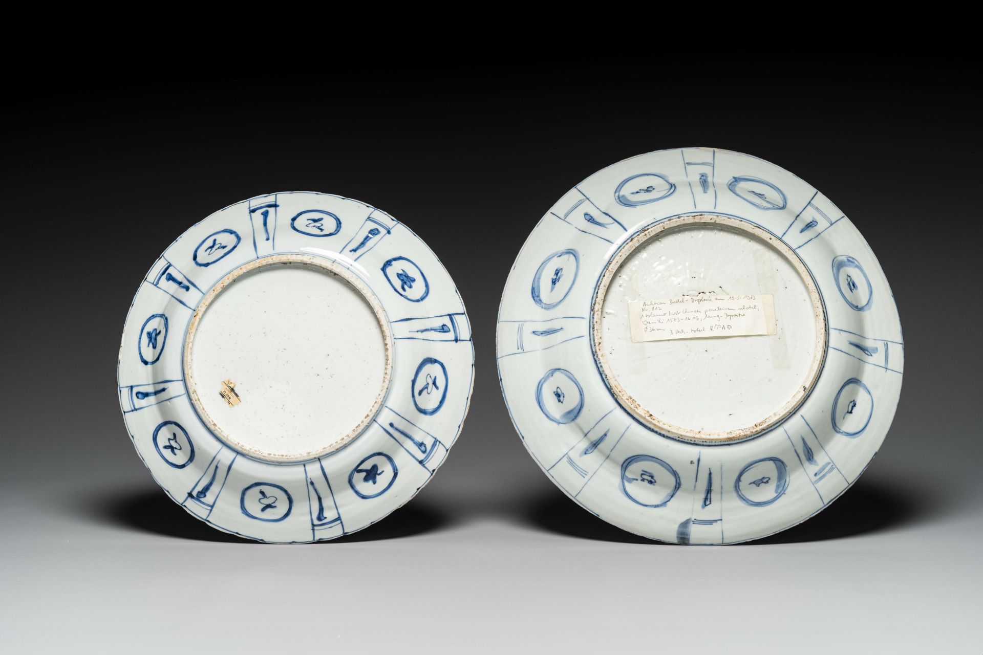 Two Chinese blue and white kraak porcelain plates with birds and insects, Wanli - Image 2 of 2