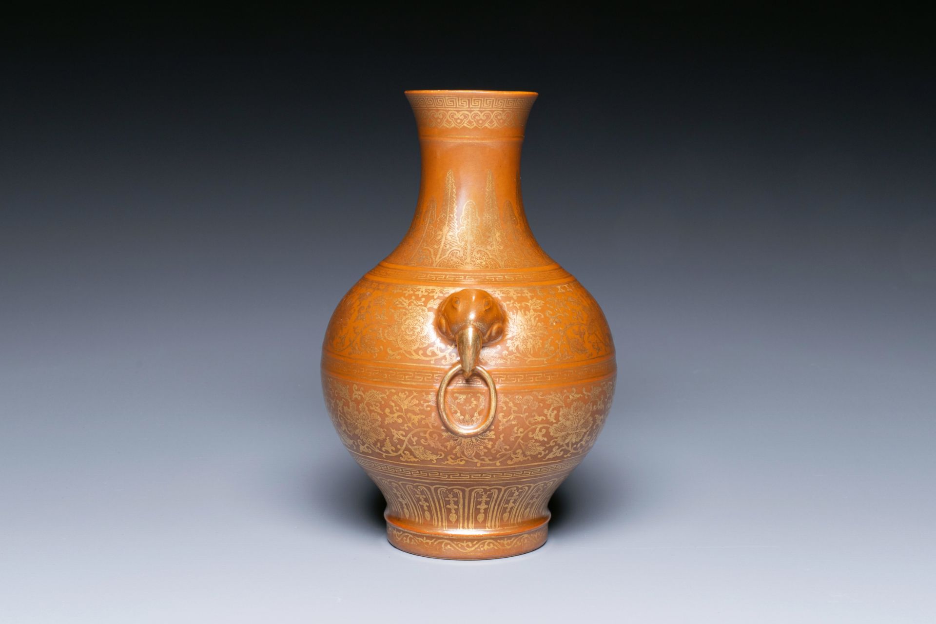 A Chinese brown-glazed 'hu' vase with gilt flower scrolls, Jiaqing mark and of the period - Bild 4 aus 6