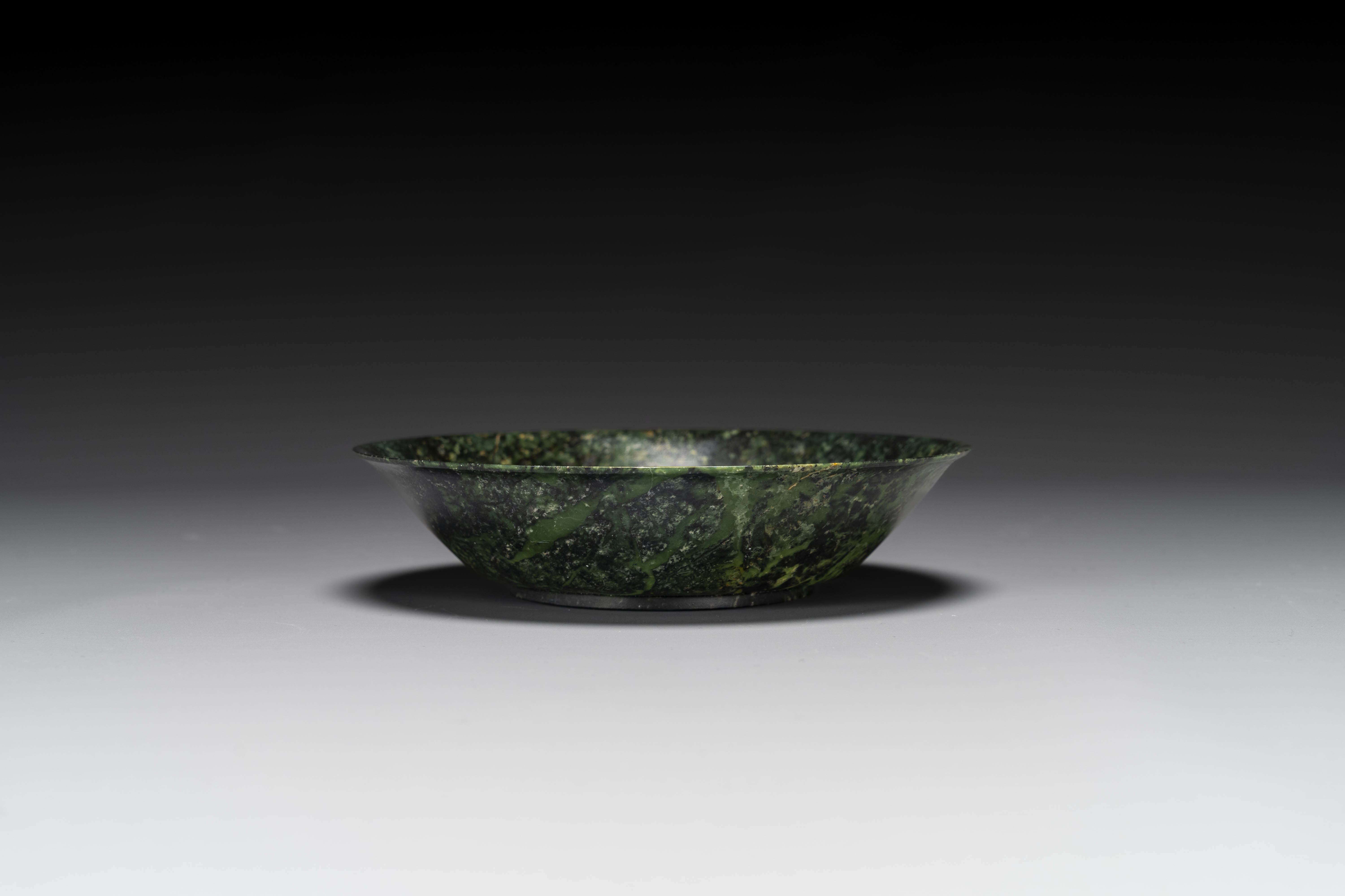 A Chinese dark green jade bowl, 18th C. - Image 5 of 7