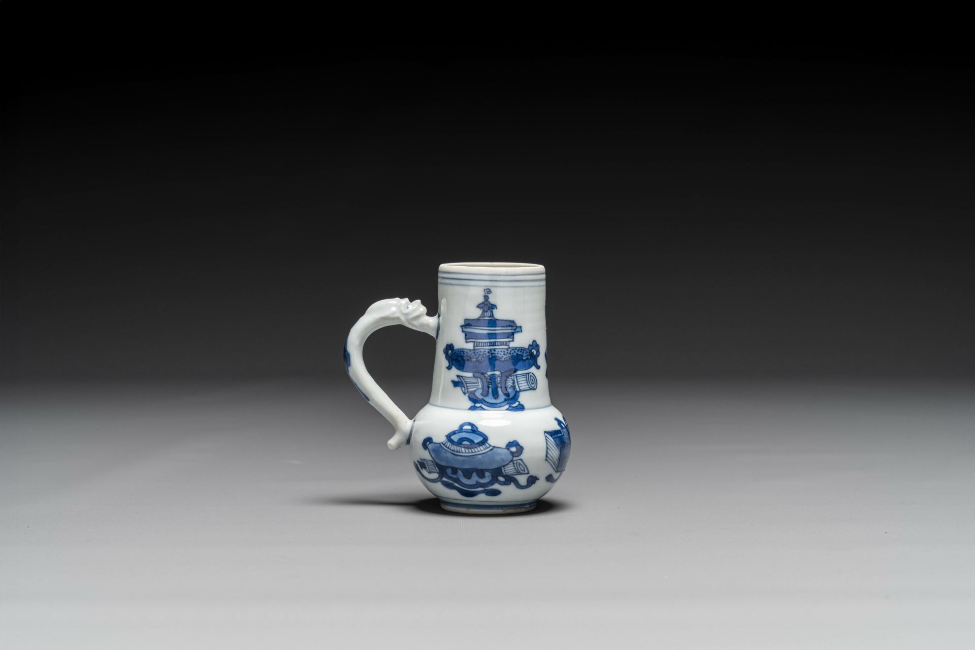 A group of six pieces of Chinese blue and white porcelain, Kangxi - Bild 10 aus 13