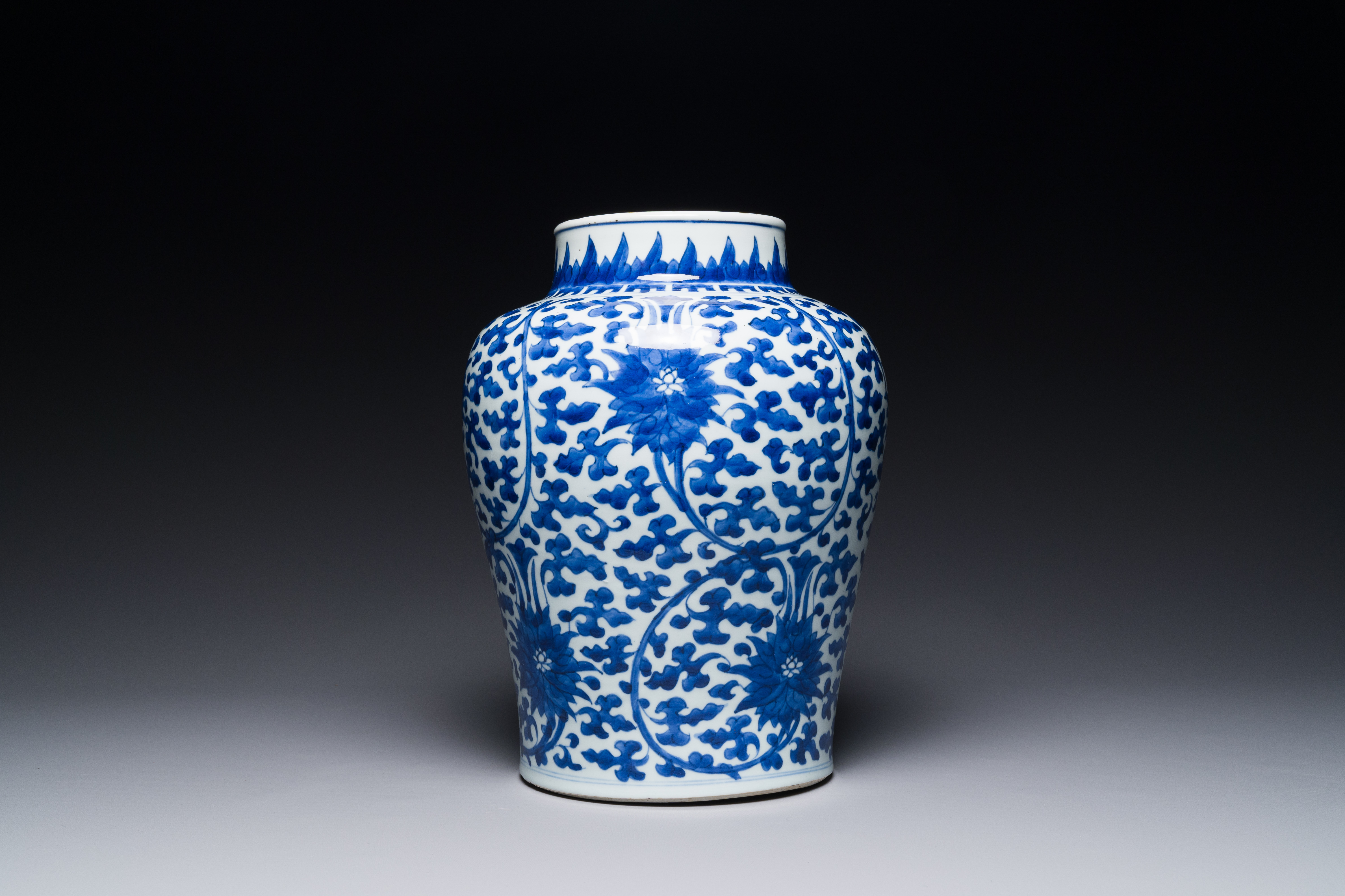 A Chinese blue and white 'lotus scroll' jar with wooden cover and stand, Kangxi - Image 3 of 5