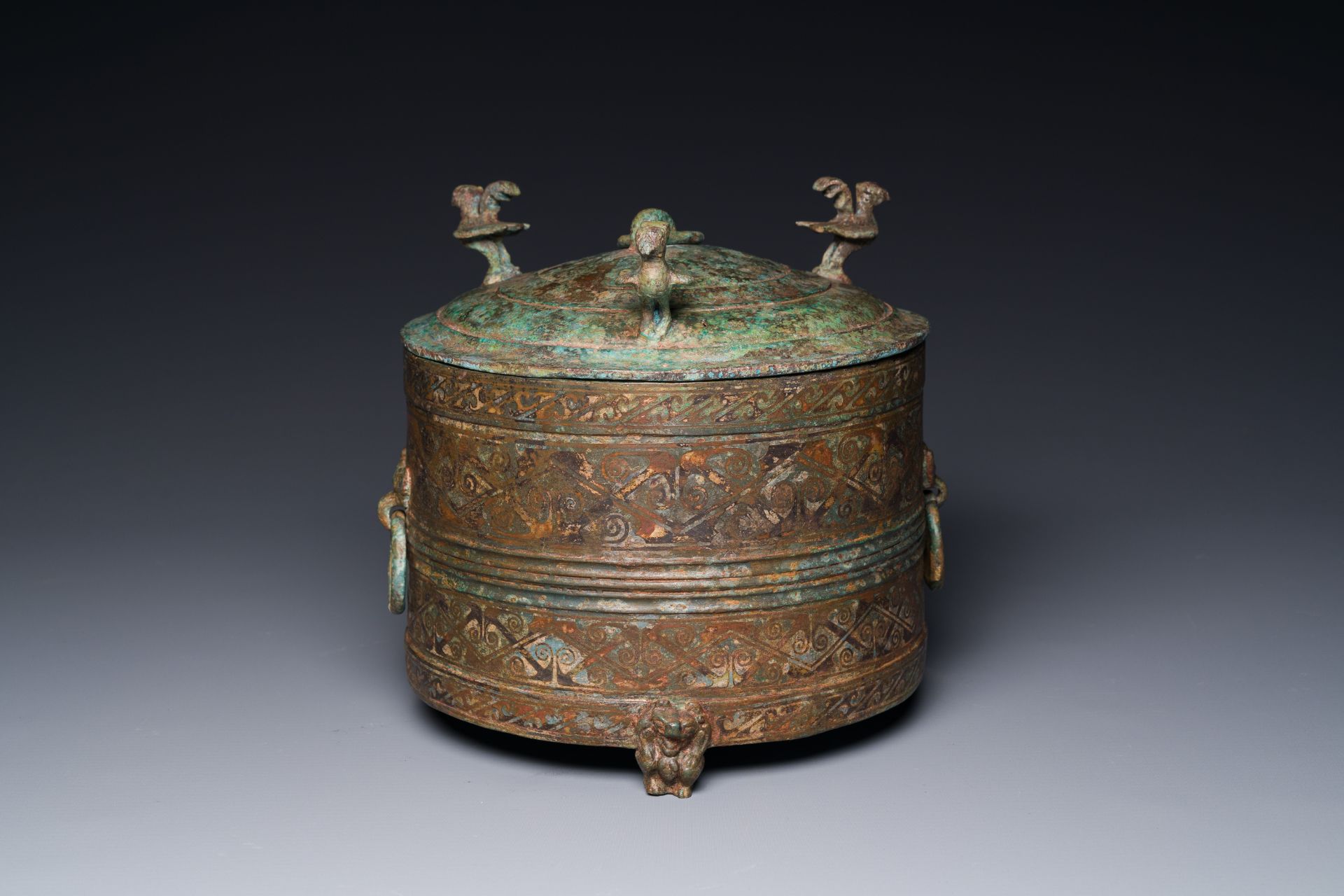 A rare Chinese archaic silver-inlaid bronze cosmetic box and cover, 'lian', Western Han - Image 3 of 21