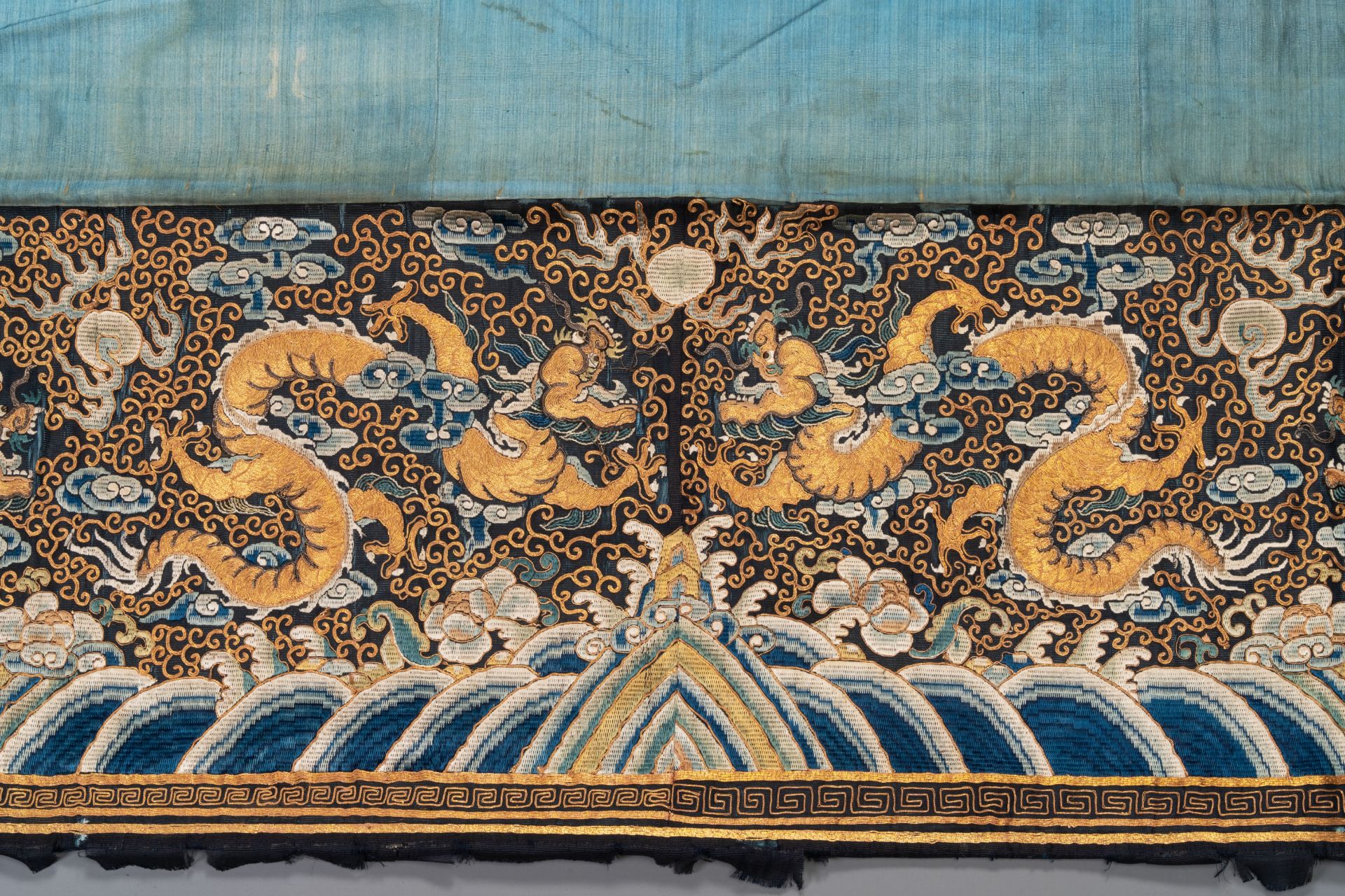 A Chinese gold- and silver-thread-embroidered silk cloth with dragons, Qing - Image 2 of 2
