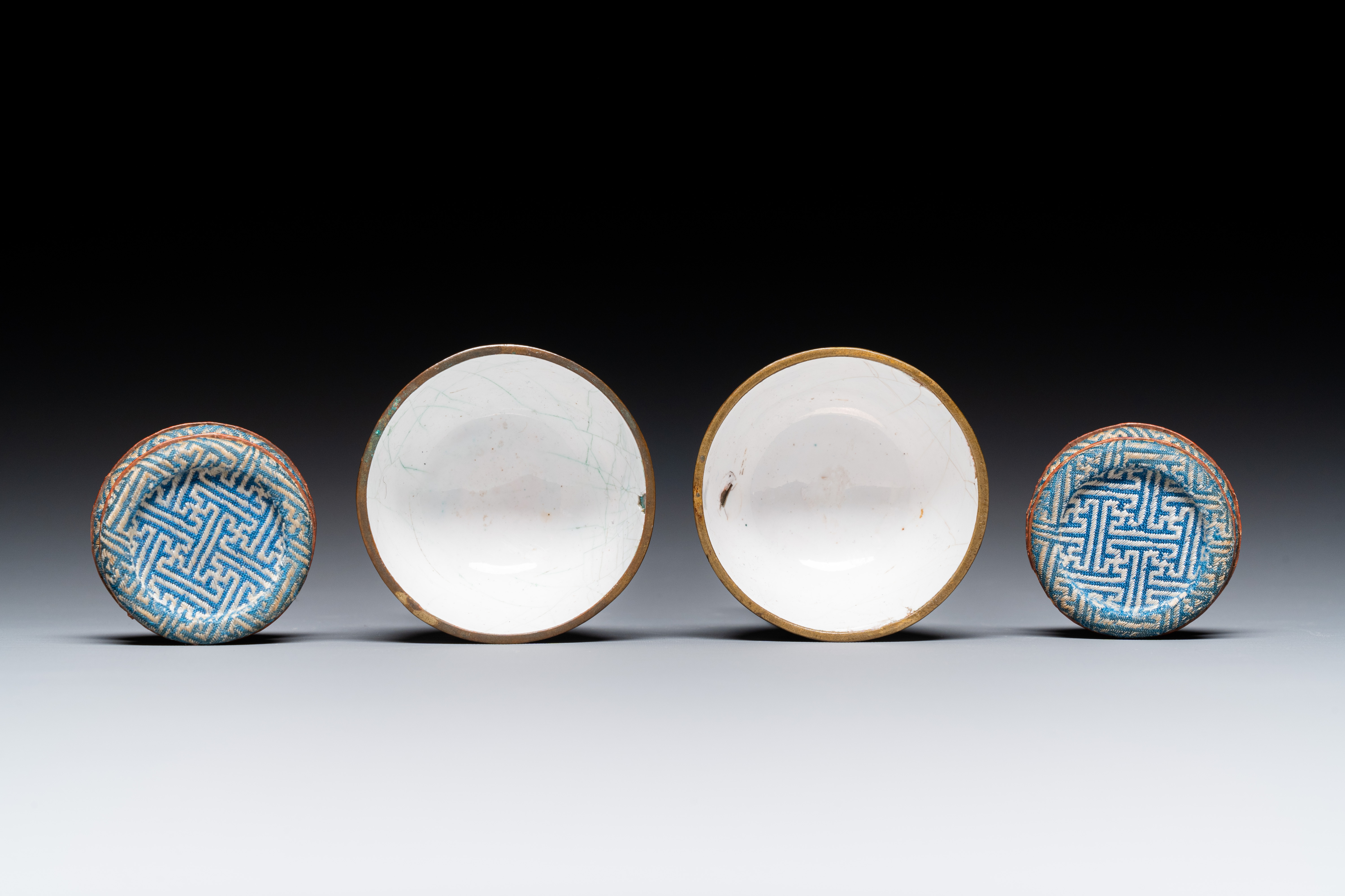 A pair of fine Chinese Canton enamel cups and three saucers with floral design, Yongzheng/Qianlong - Image 9 of 10