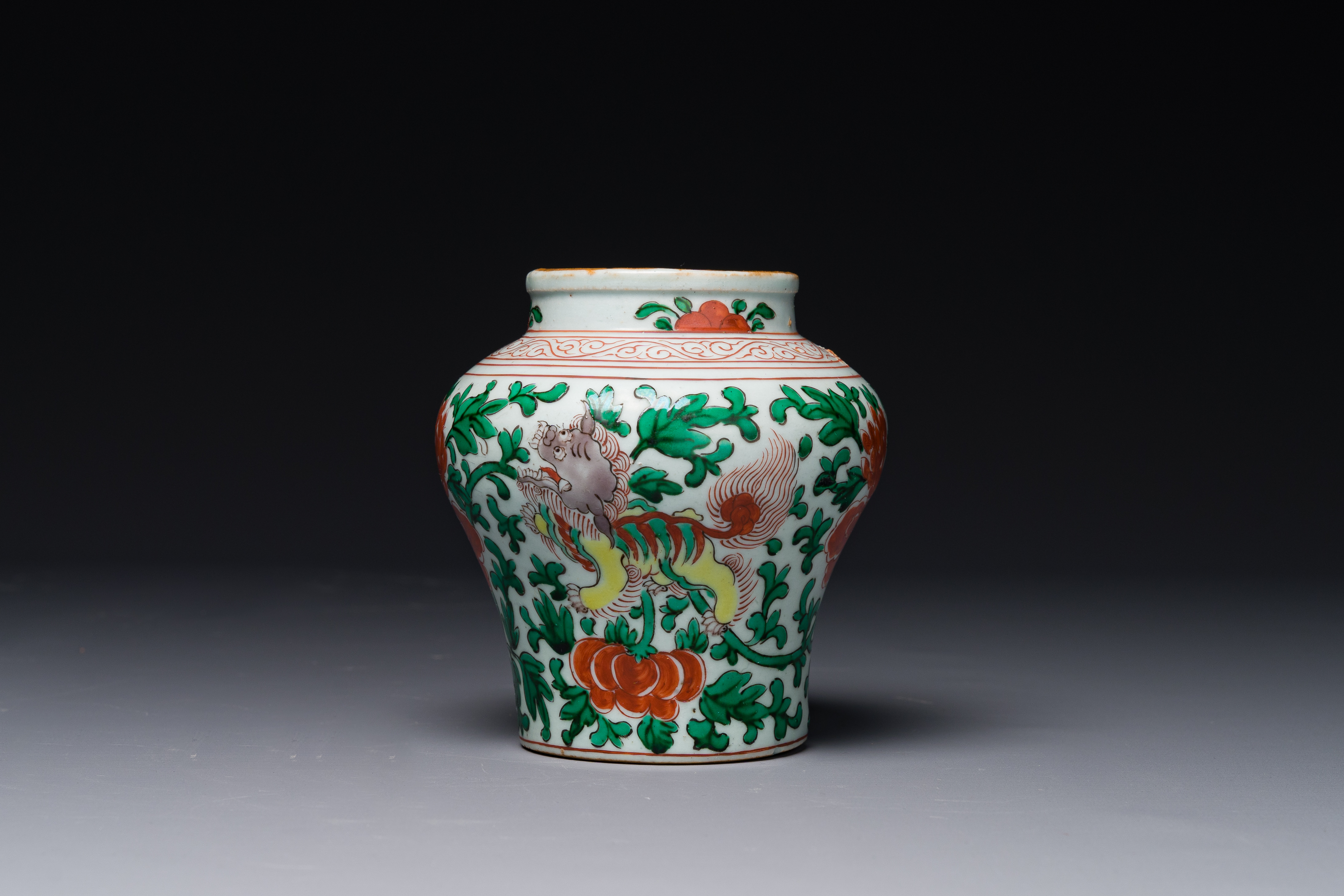 A small Chinese wucai 'Buddhist lion and peony scroll' jar, Transition period - Image 3 of 6