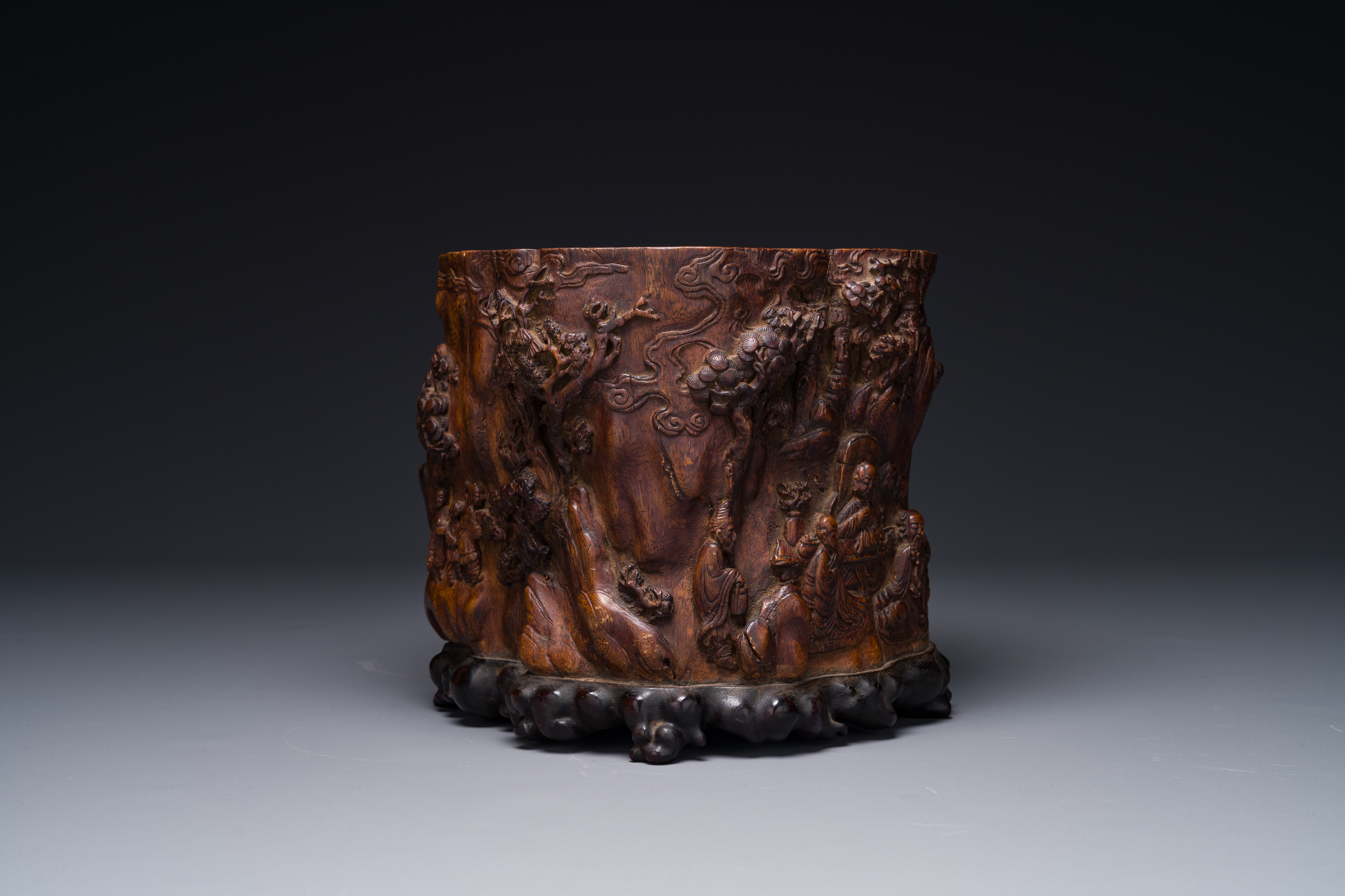 A large Chinese carved huanghuali wooden brush pot with Taoist design, 17/18th C. - Image 2 of 7