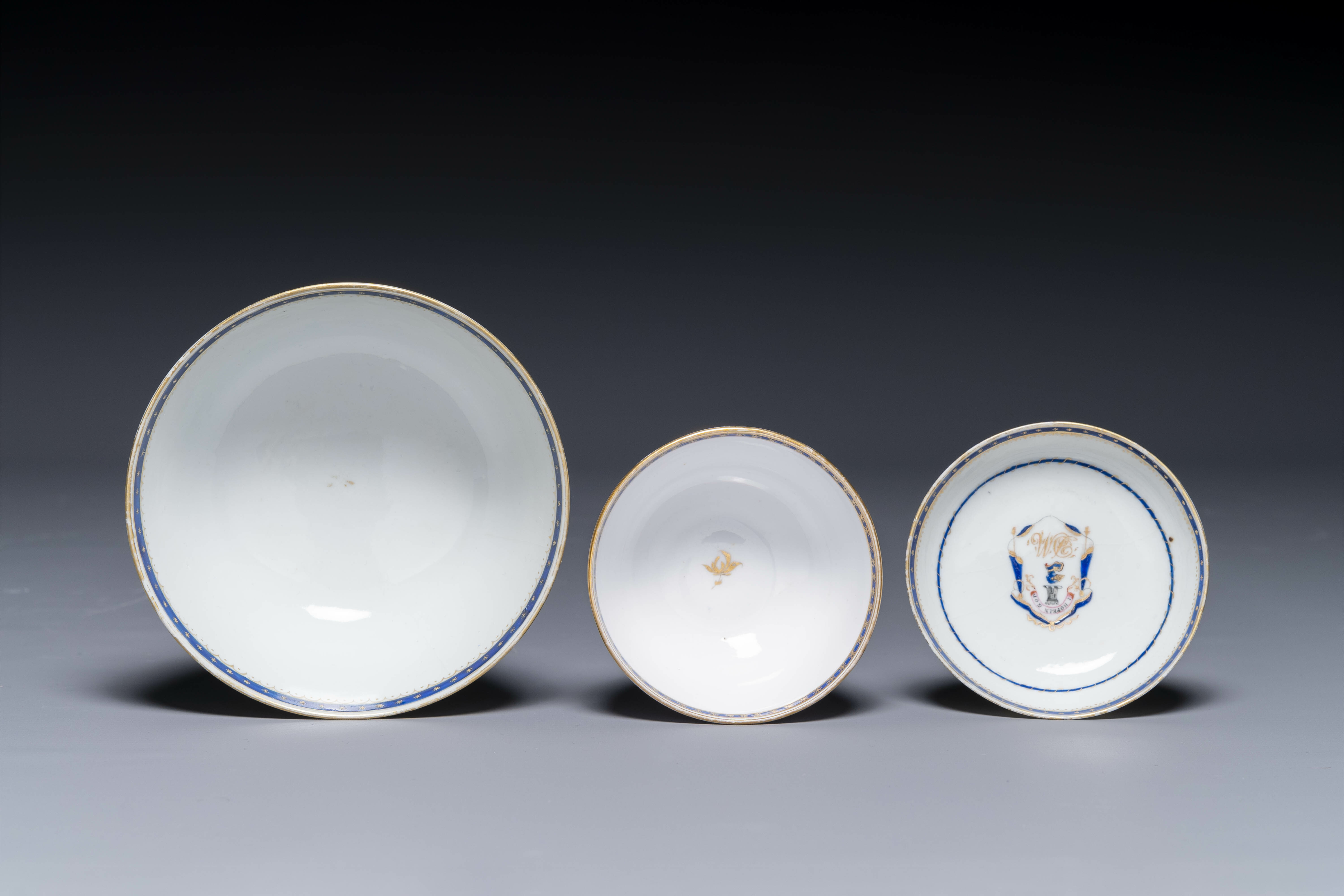 A varied collection of nine pieces Chinese export porcelain, Qianlong/Jiaqing - Image 7 of 12