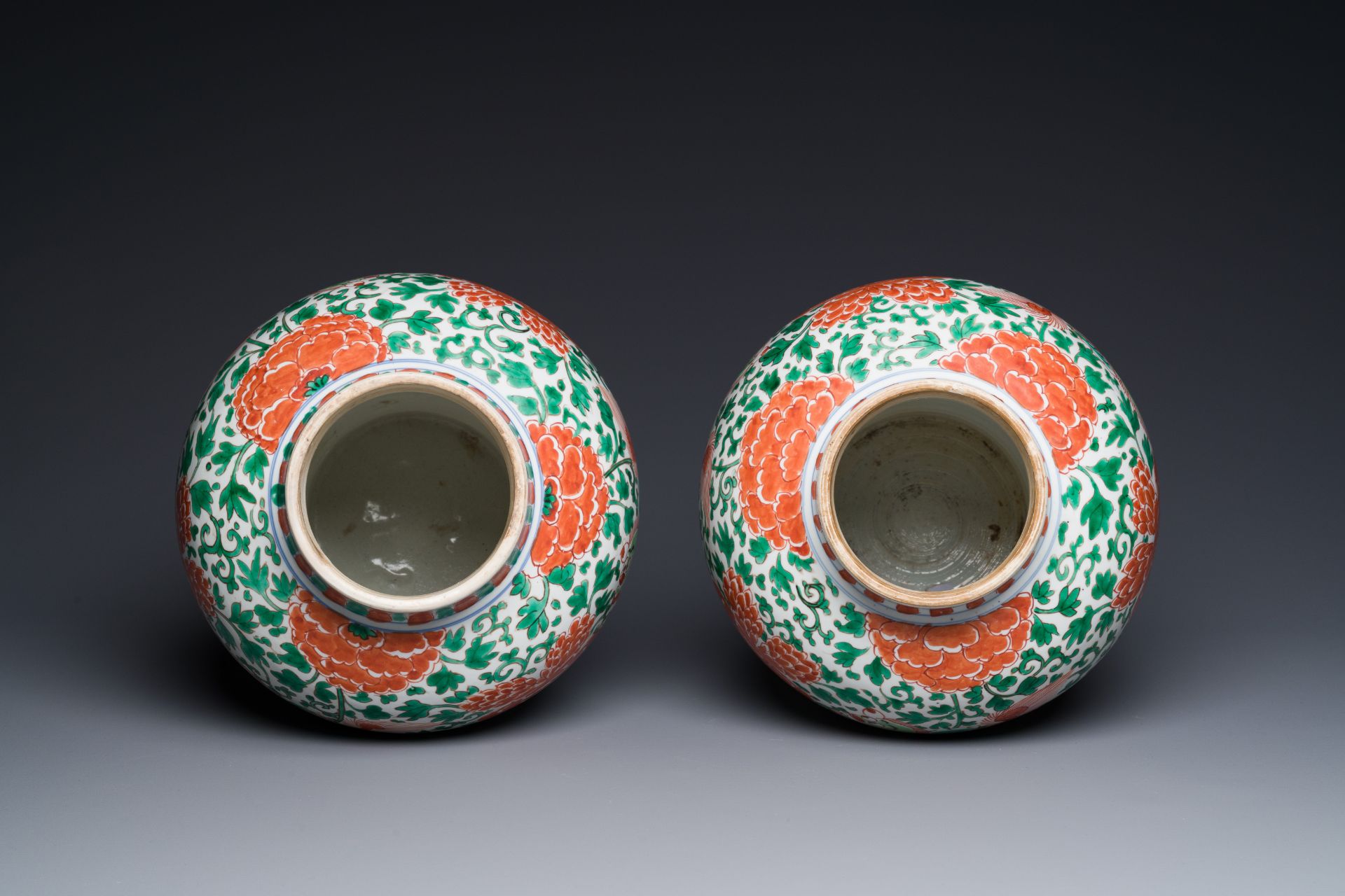 A pair of Chinese famille verte 'Buddhist lion' vases with gilt bronze mounts, Kangxi - Image 6 of 9