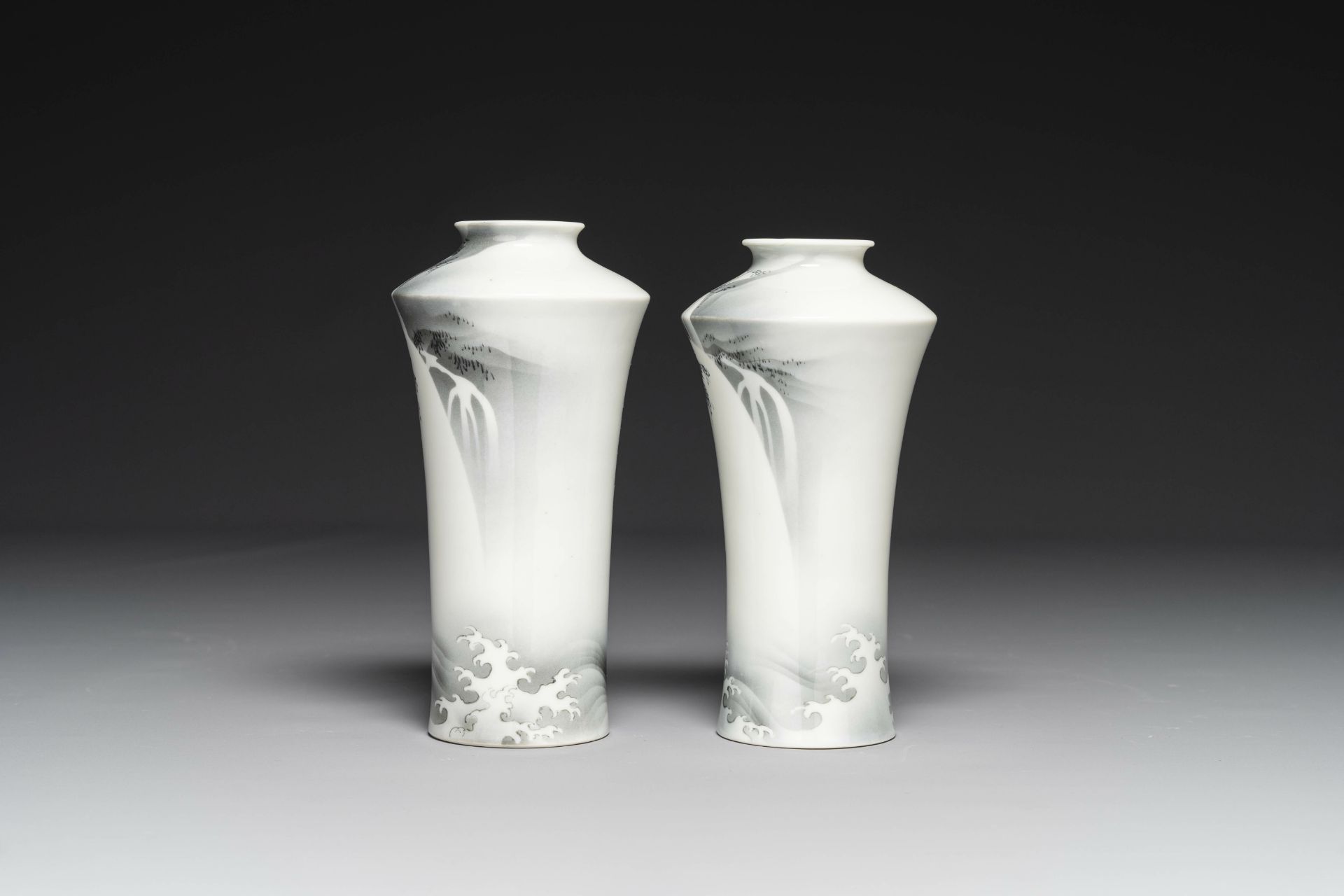 Nishiura Enji (1856-1914): A pair of Japanese â€˜waterfallâ€™ vases, 19/20th C. - Image 2 of 6