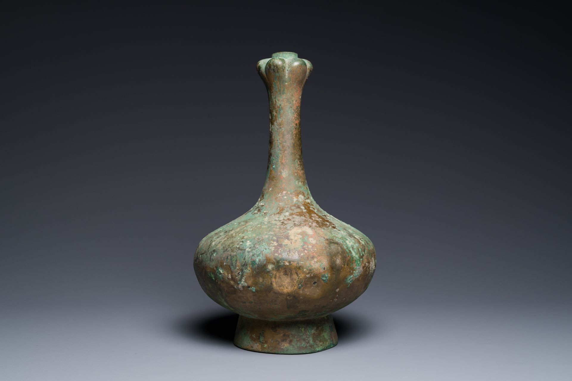 A Chinese bronze garlic-mouth vase, Han - Image 6 of 9